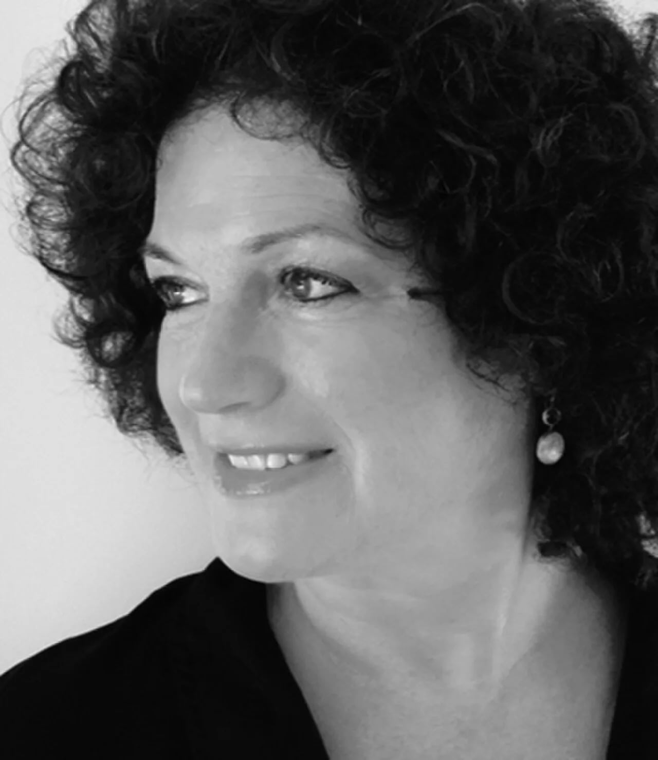 Portrait of Rivka Oxman (1948–2025) – memorial page
