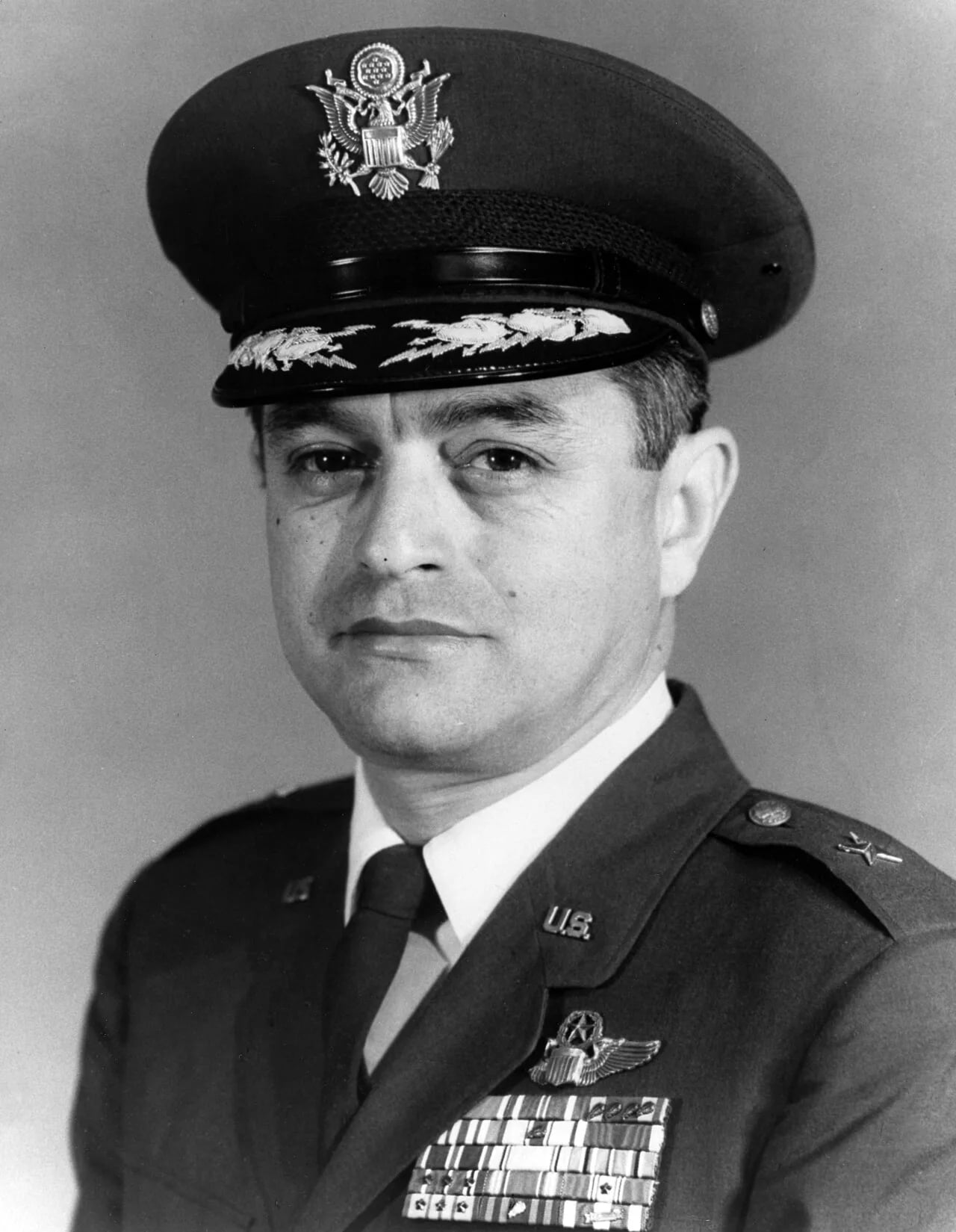 Porträt von Robert Cardenas (1920–2022) – Gedenkseite