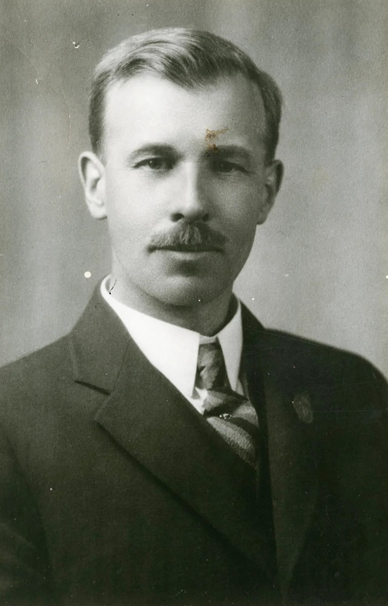 Portrait of Robert Charles Wallace (1881–1955) – memorial page