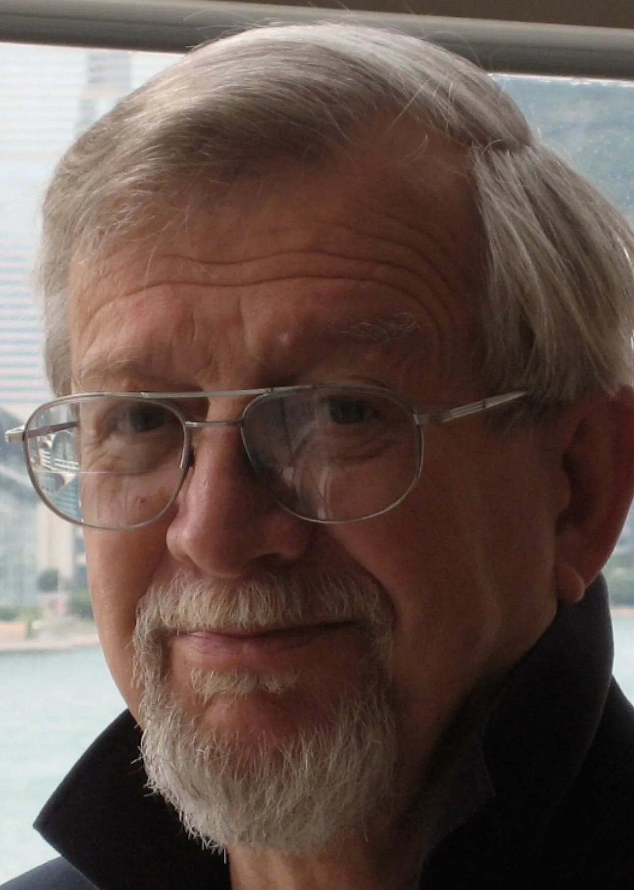 Portrait of Robert Dana (1929–2010) – memorial page