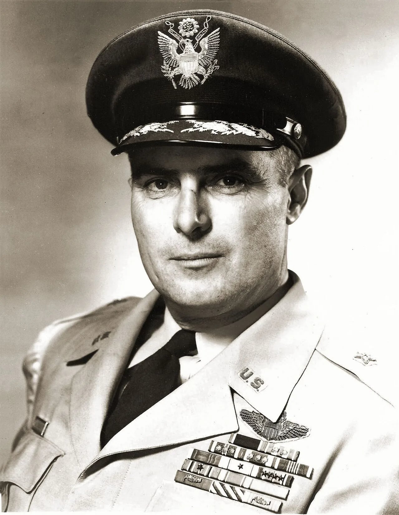 Portrait of Robert F. Travis (1904–1950) – memorial page