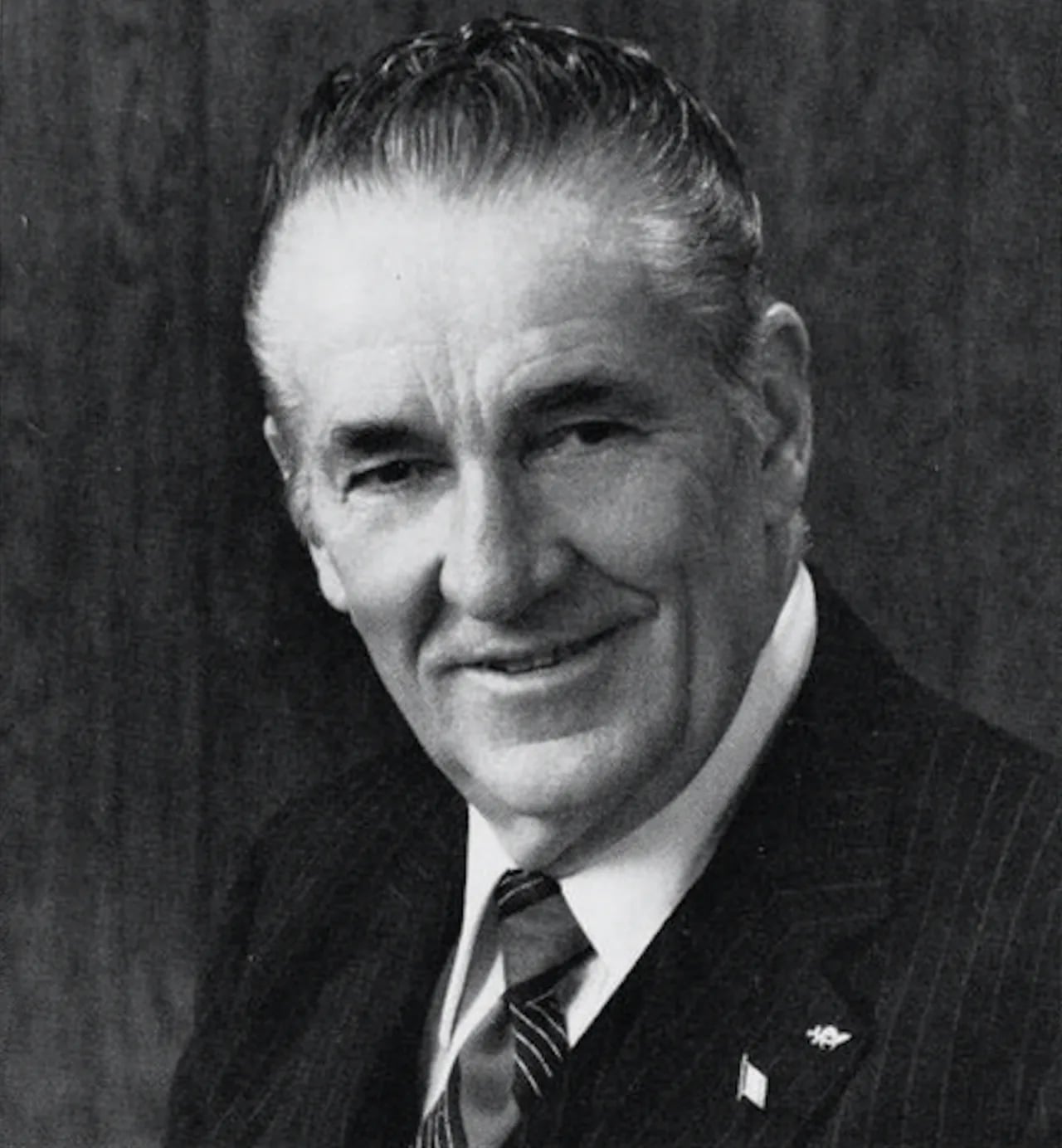 Portrait of Robert H. Lounsberry (1918–2001) – memorial page