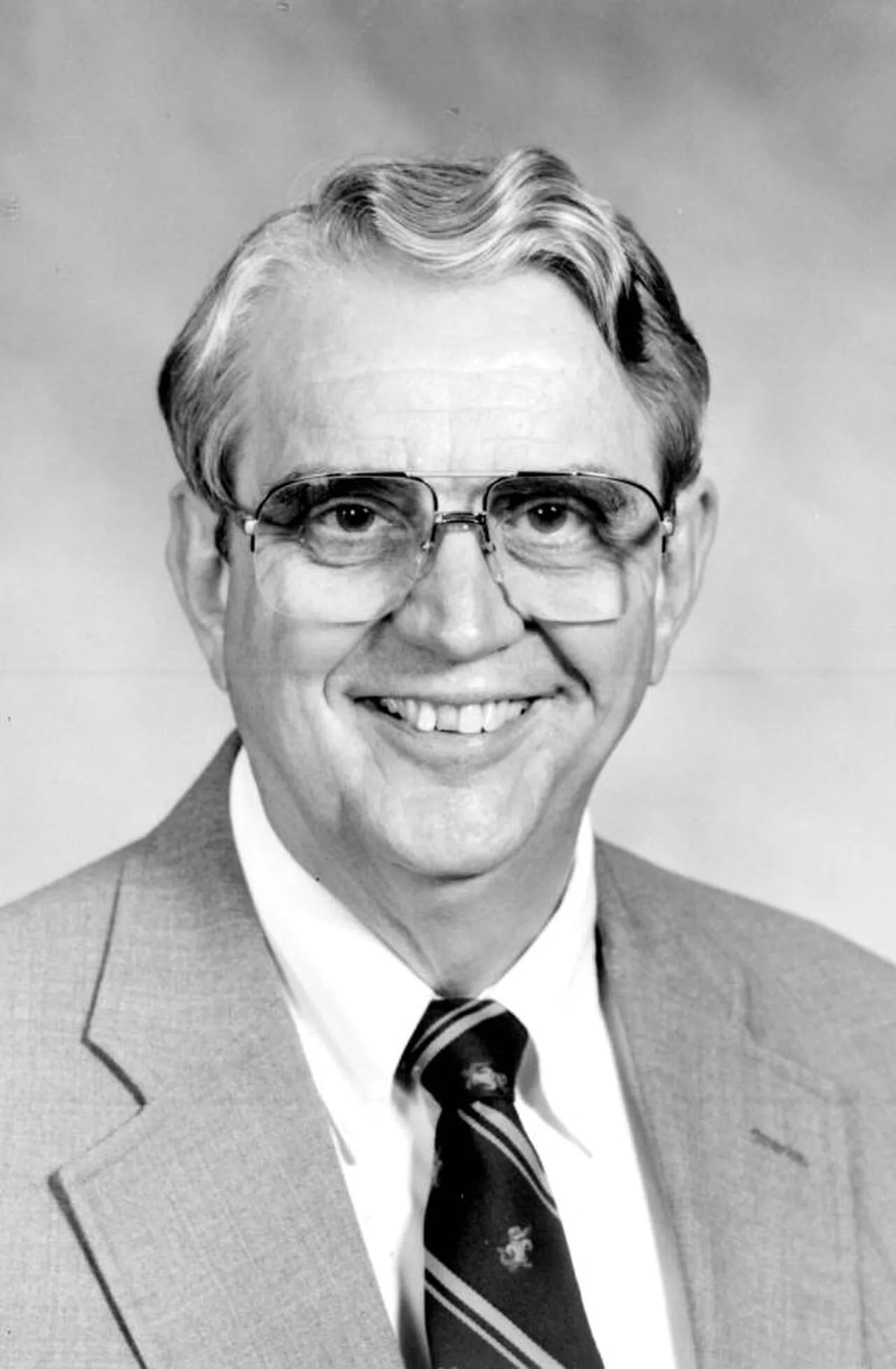 Portrait of Robert K. Casey (1931–2015) – memorial page