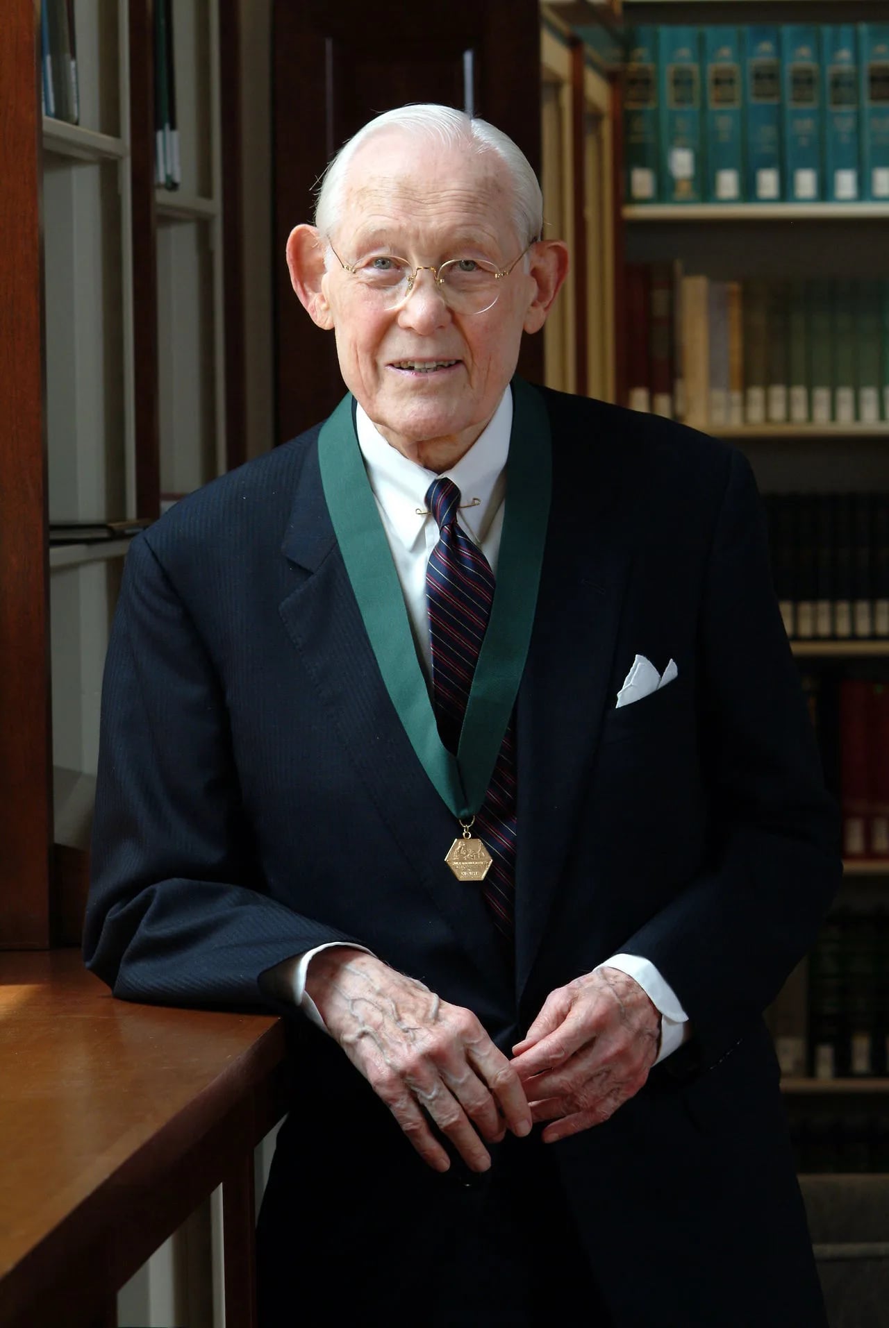 Porträt von Robert L. McNeil, Jr. (1915–2010) – Gedenkseite