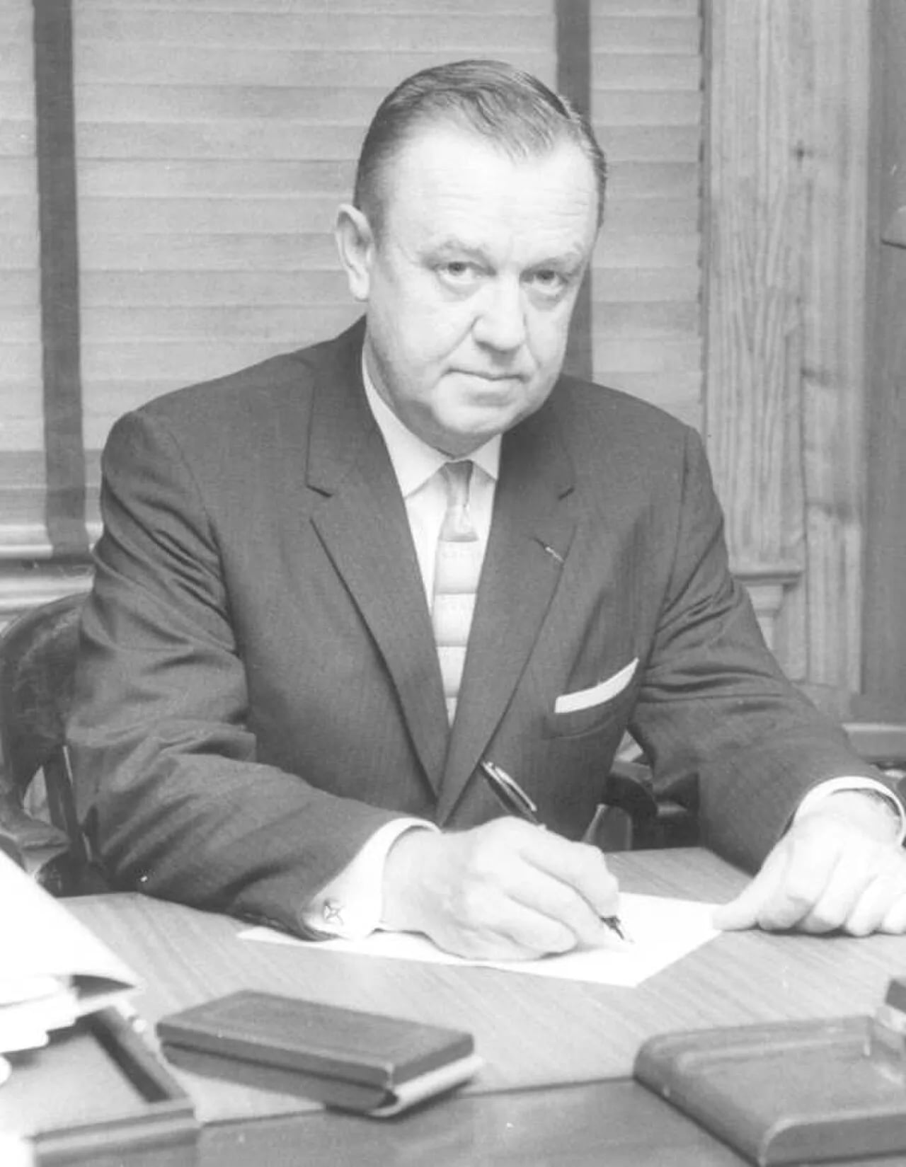 Portrait of Robert Manning Strozier (1906–1960) – memorial page