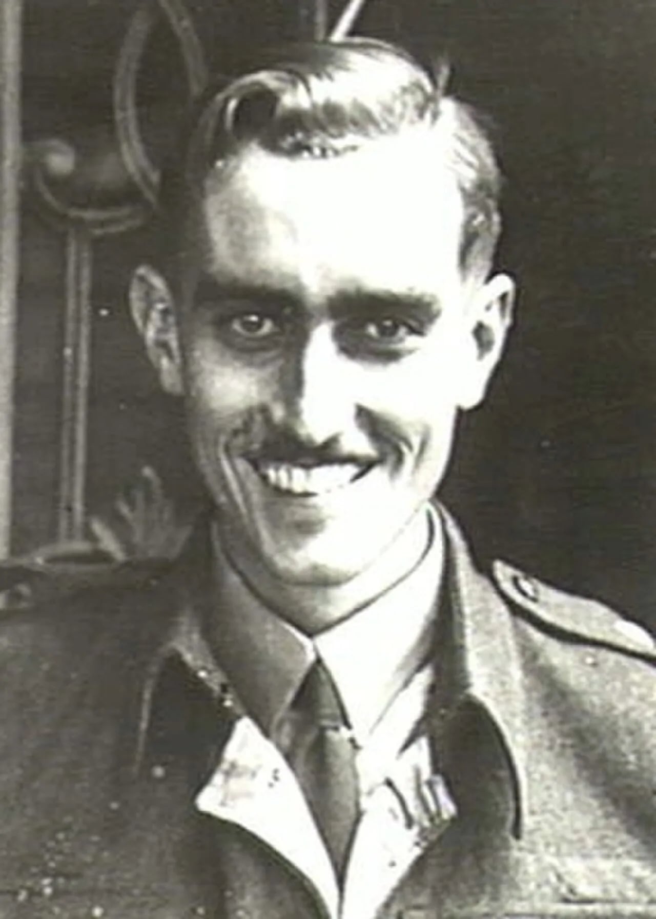 Porträt von Robert Page (1920–1945) – Gedenkseite