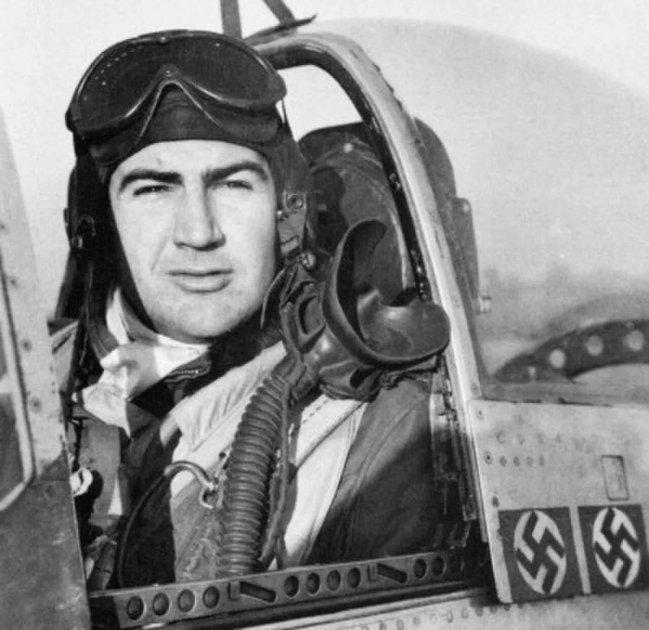 Portrait of Robert V. Whitlow (1918–1997) – memorial page
