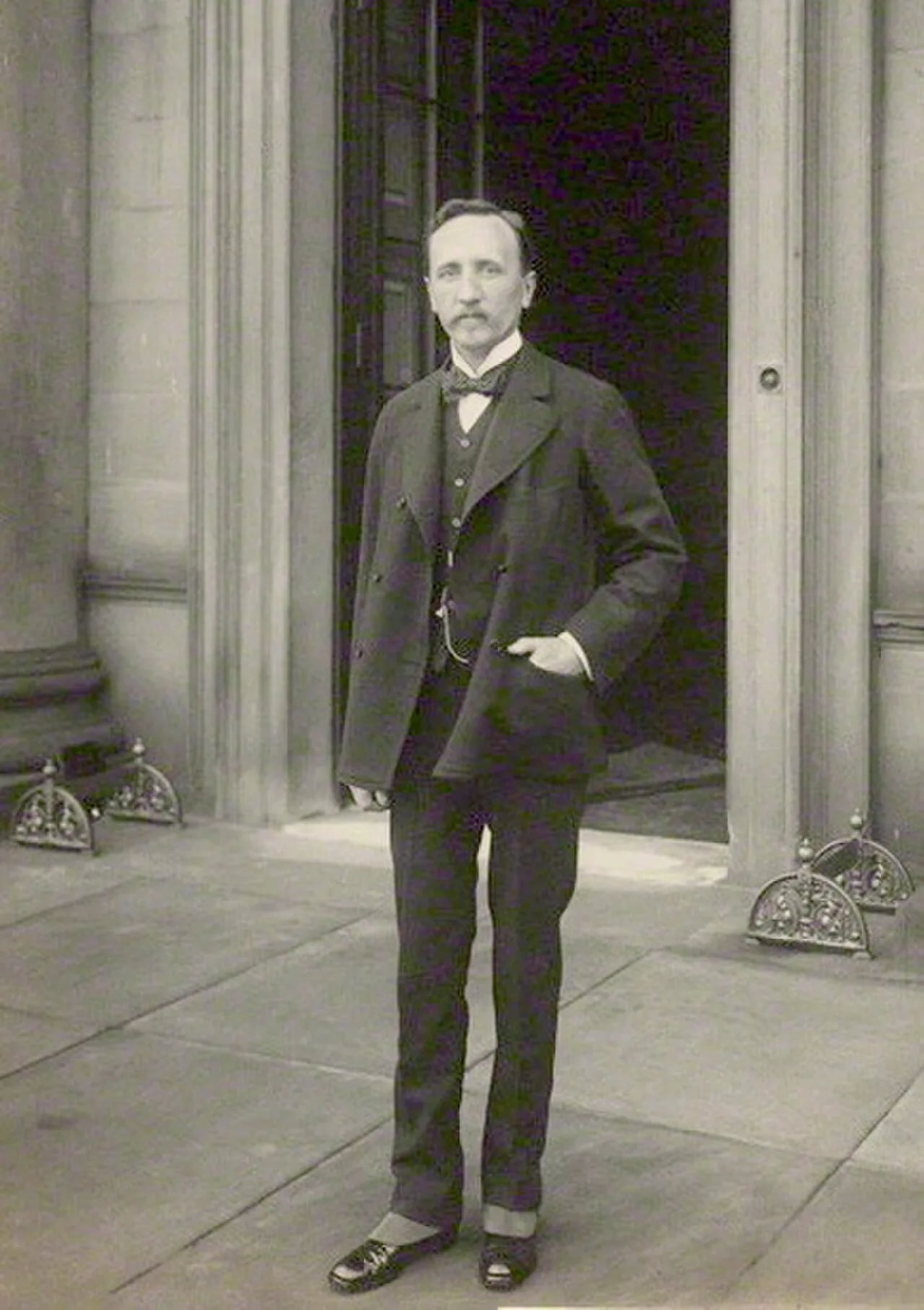 Portrait of Robert Windsor-Clive, 1. Earl of Plymouth (1857–1923) – memorial page