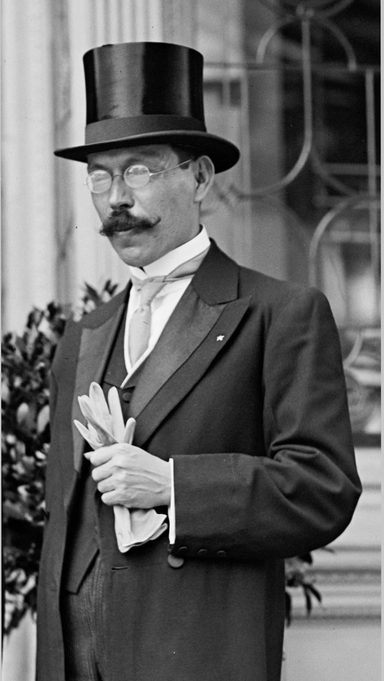 Porträt von Roberto Brenes Mesén (1874–1947) – Gedenkseite