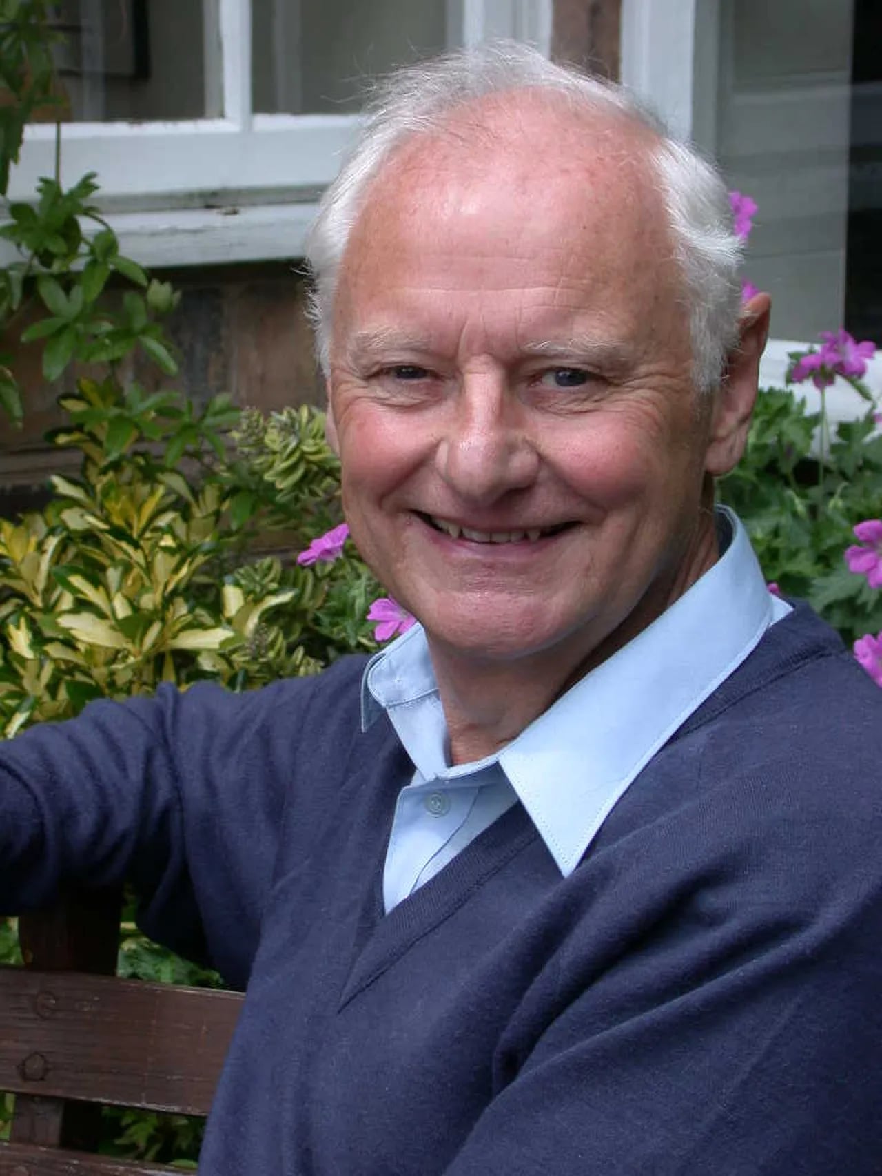 Portrait of Roger Squires (1932–2023) – memorial page