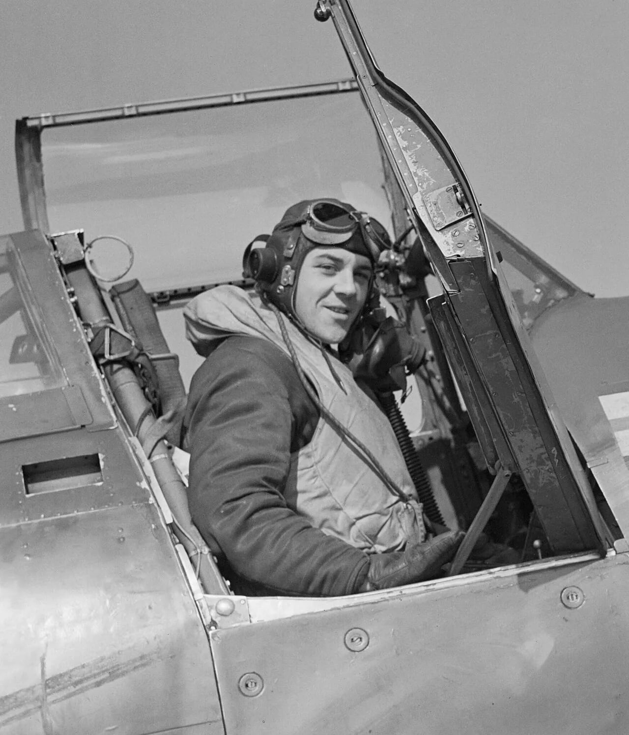 Portrait of Roland Beamont (1920–2001) – memorial page
