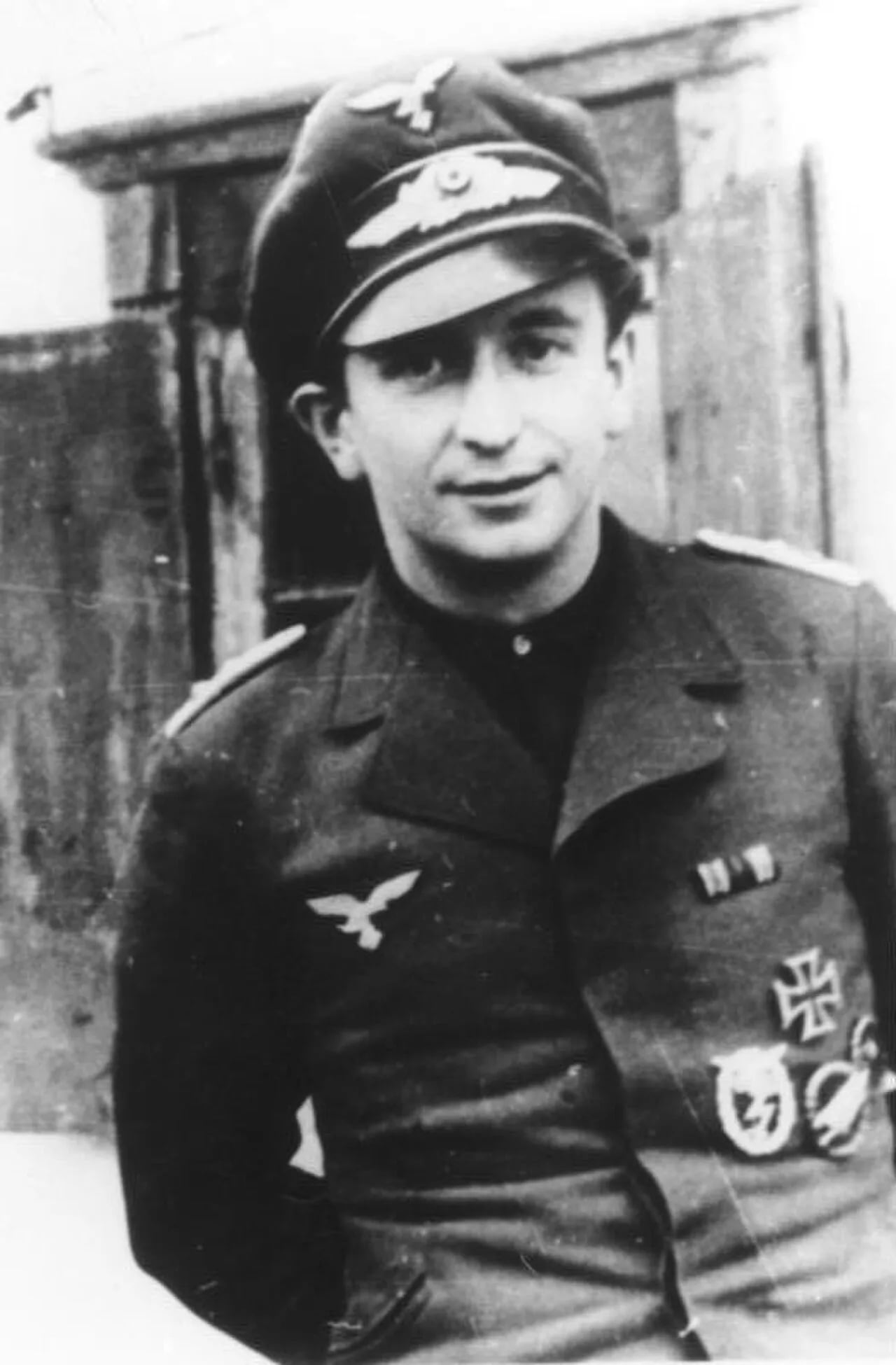 Portrait of Rolf Mager (1917–1945) – memorial page