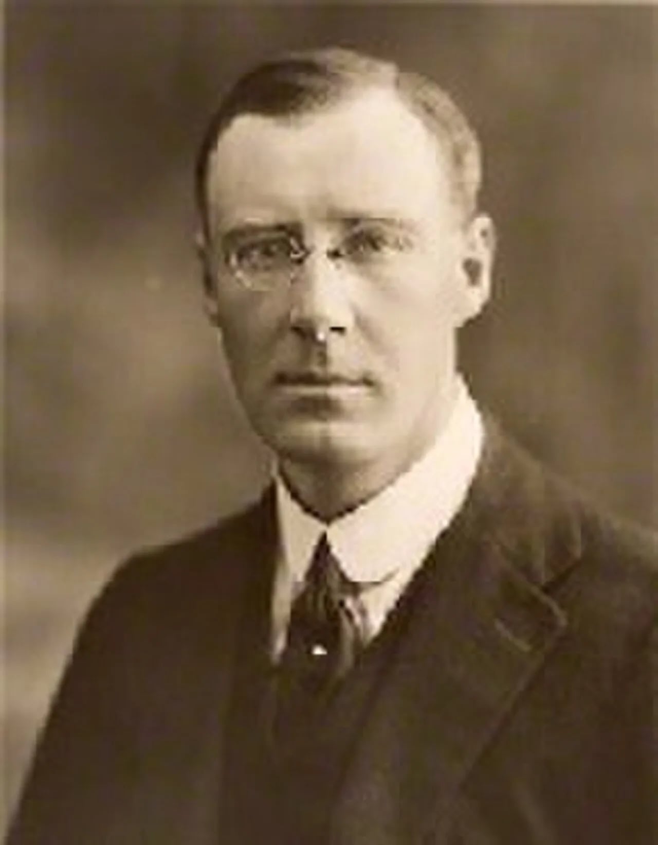 Portrait of Ronald Barnes (1884–1963) – memorial page