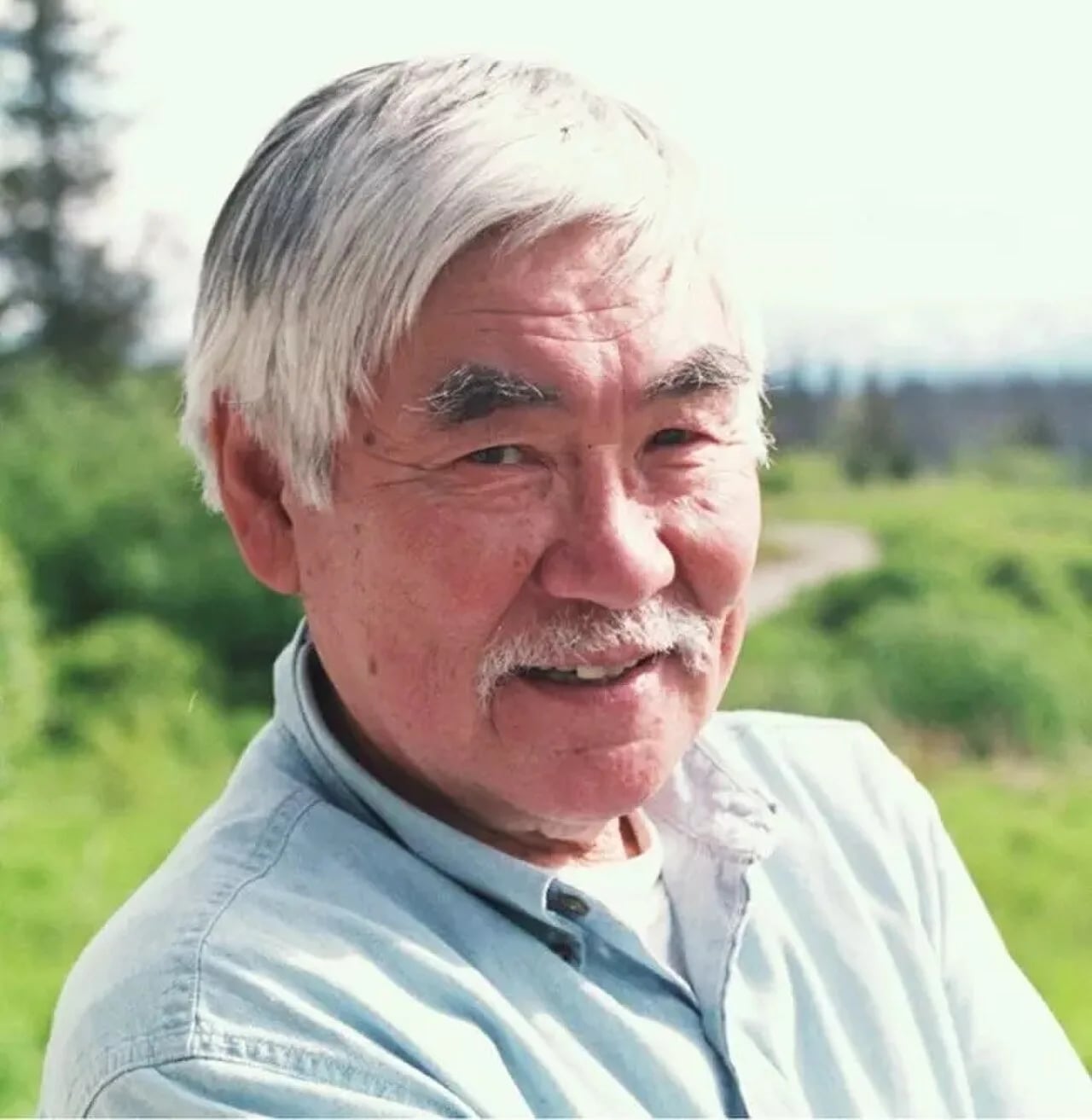 Porträt von Ronald Senungetuk (1933–2020) – Gedenkseite