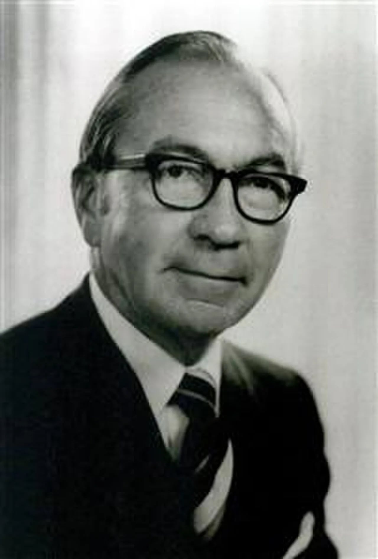 Porträt von Royce H. Savage (1904–1993) – Gedenkseite