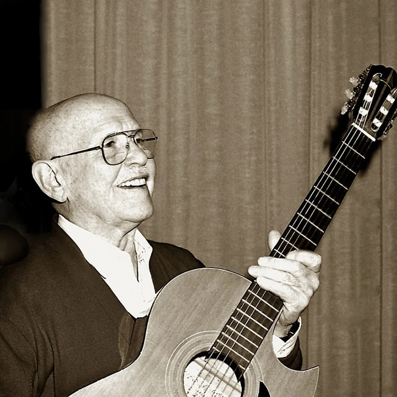 Portrait of Roberto Murolo (1912–2003) – memorial page