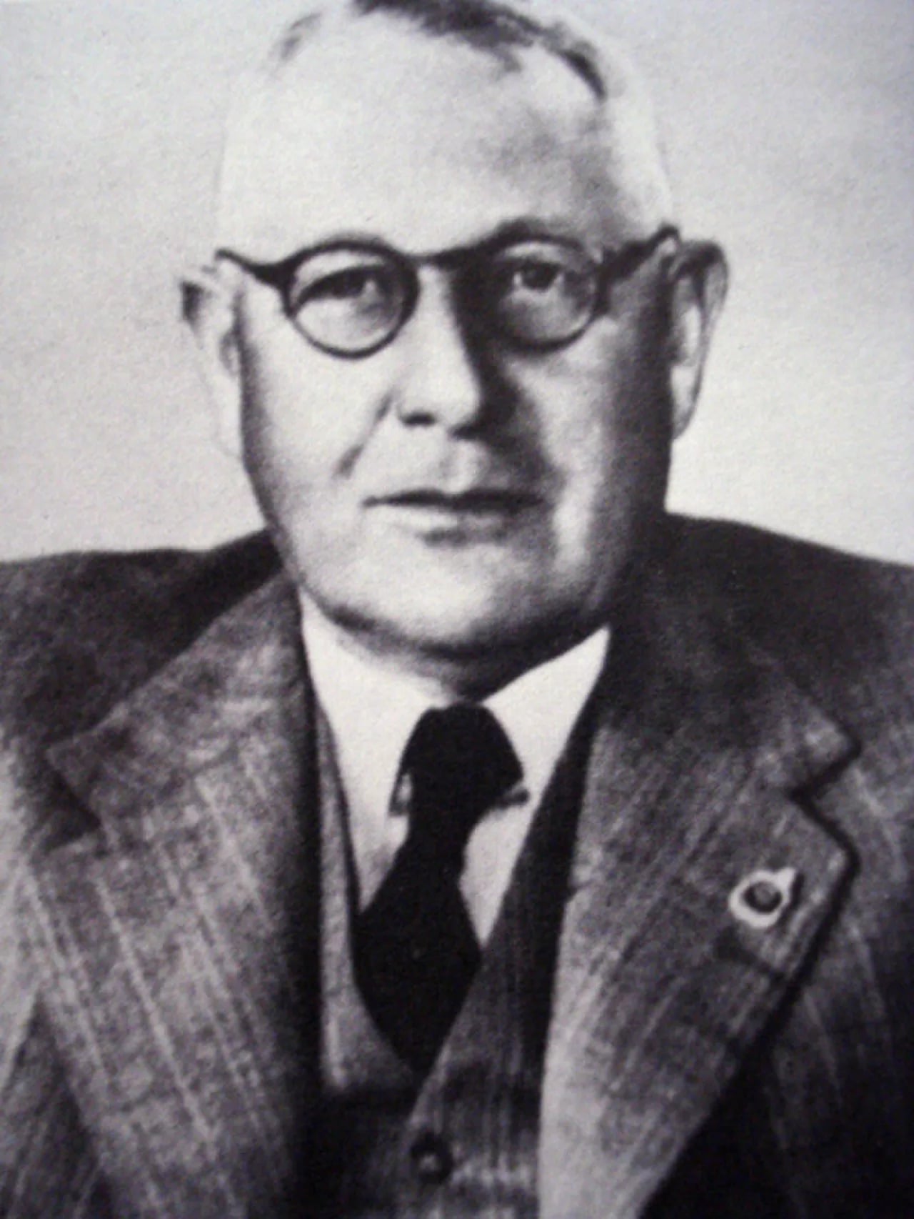 Porträt von Russell Dumas (1887–1975) – Gedenkseite