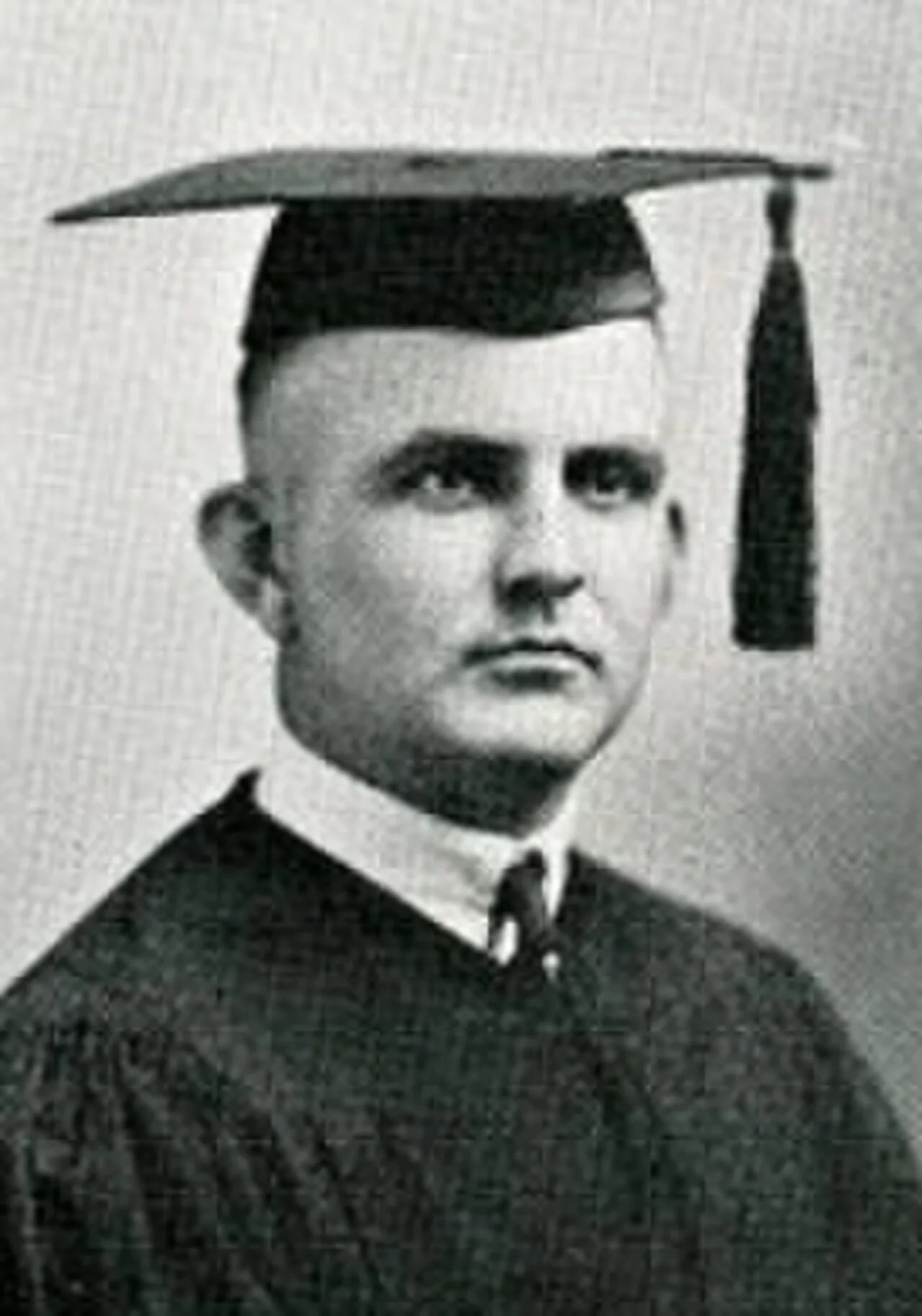 Portrait of Russell Lewis (1895–1966) – memorial page
