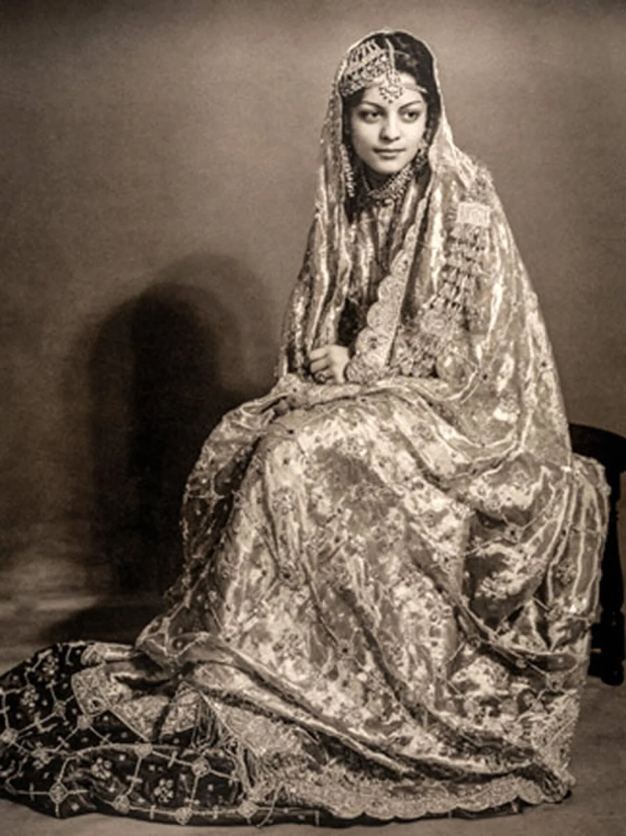 Porträt von Sajida Sultan (1915–1995) – Gedenkseite