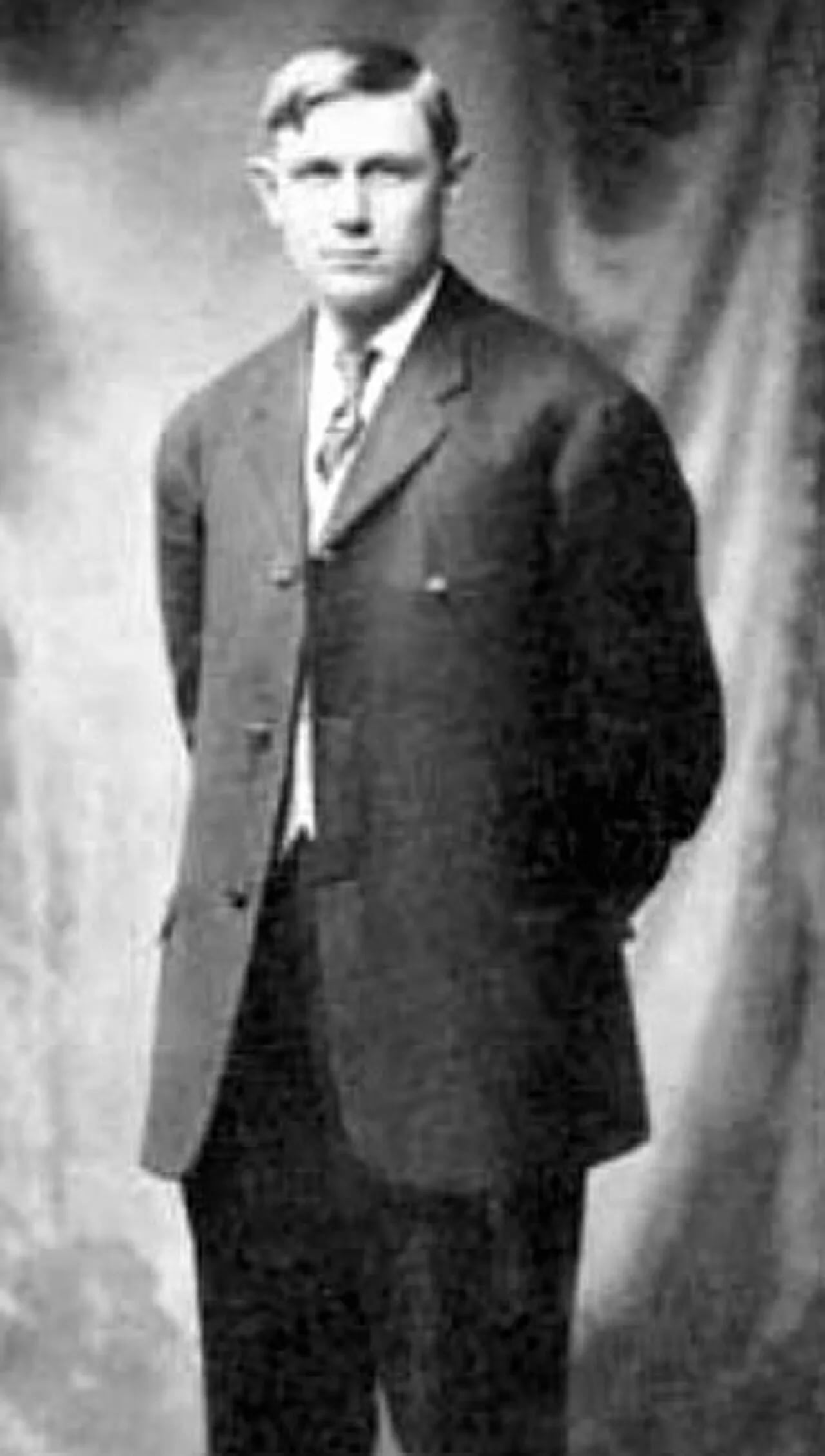 Portrait of Sally Miles (1879–1966) – memorial page