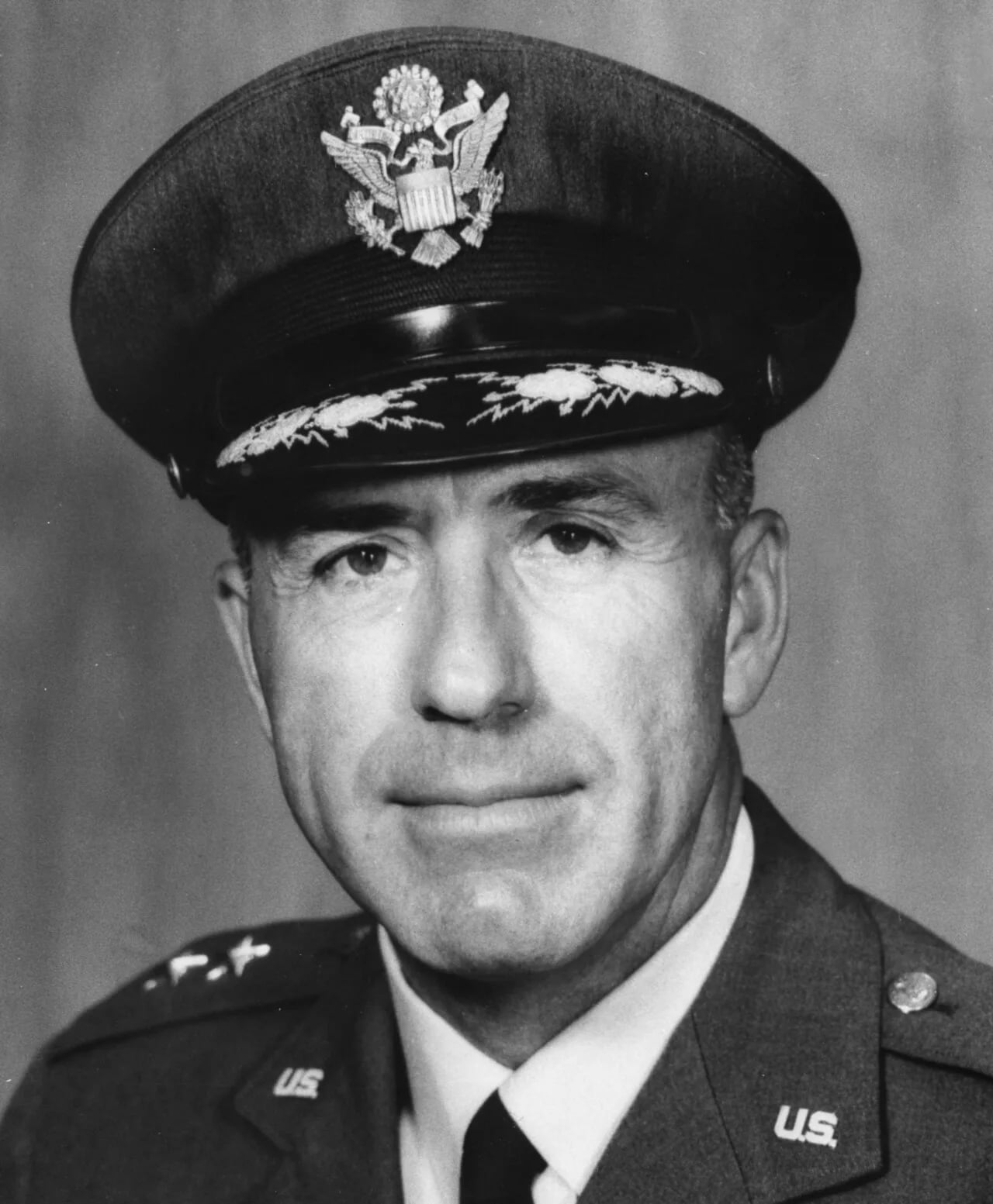 Portrait of Sam Maddux Jr. (1915–1990) – memorial page