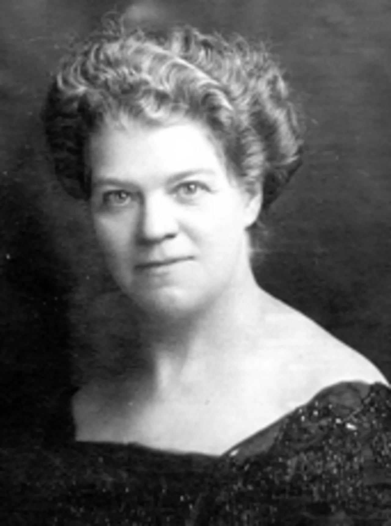 Portrait of Sara Anne McLagan (1855–1924) – memorial page