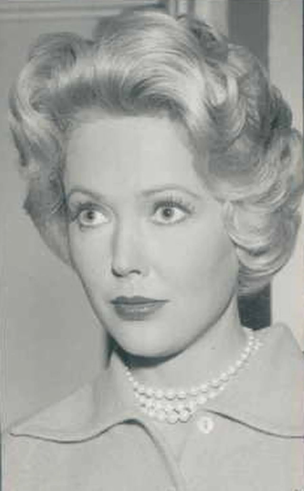 Portrait of Sara Shane (1928–2022) – memorial page