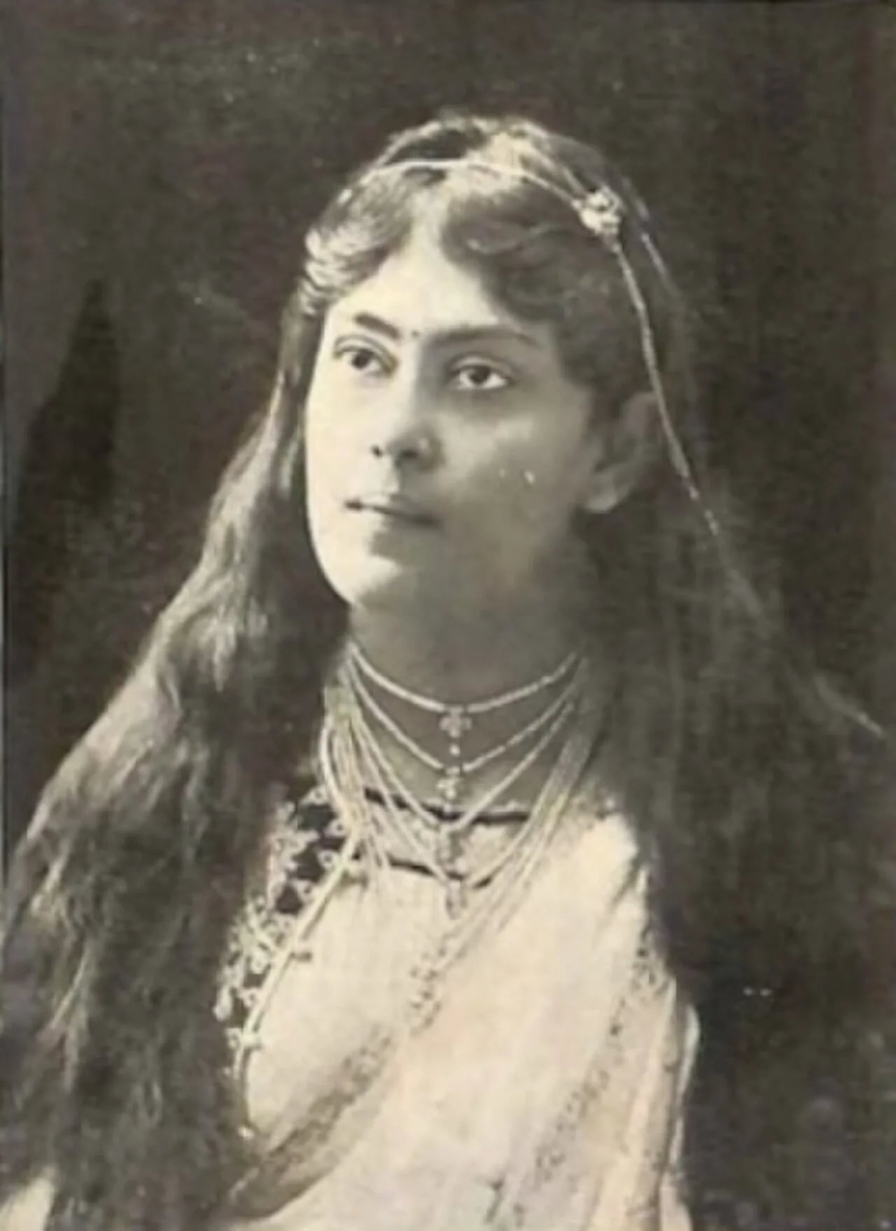 Portrait of Sarala Devi Chaudhurani (1872–1945) – memorial page