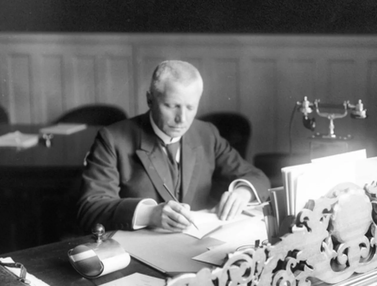 Portrait of Otto Bahr Halvorsen (1872–1923) – memorial page