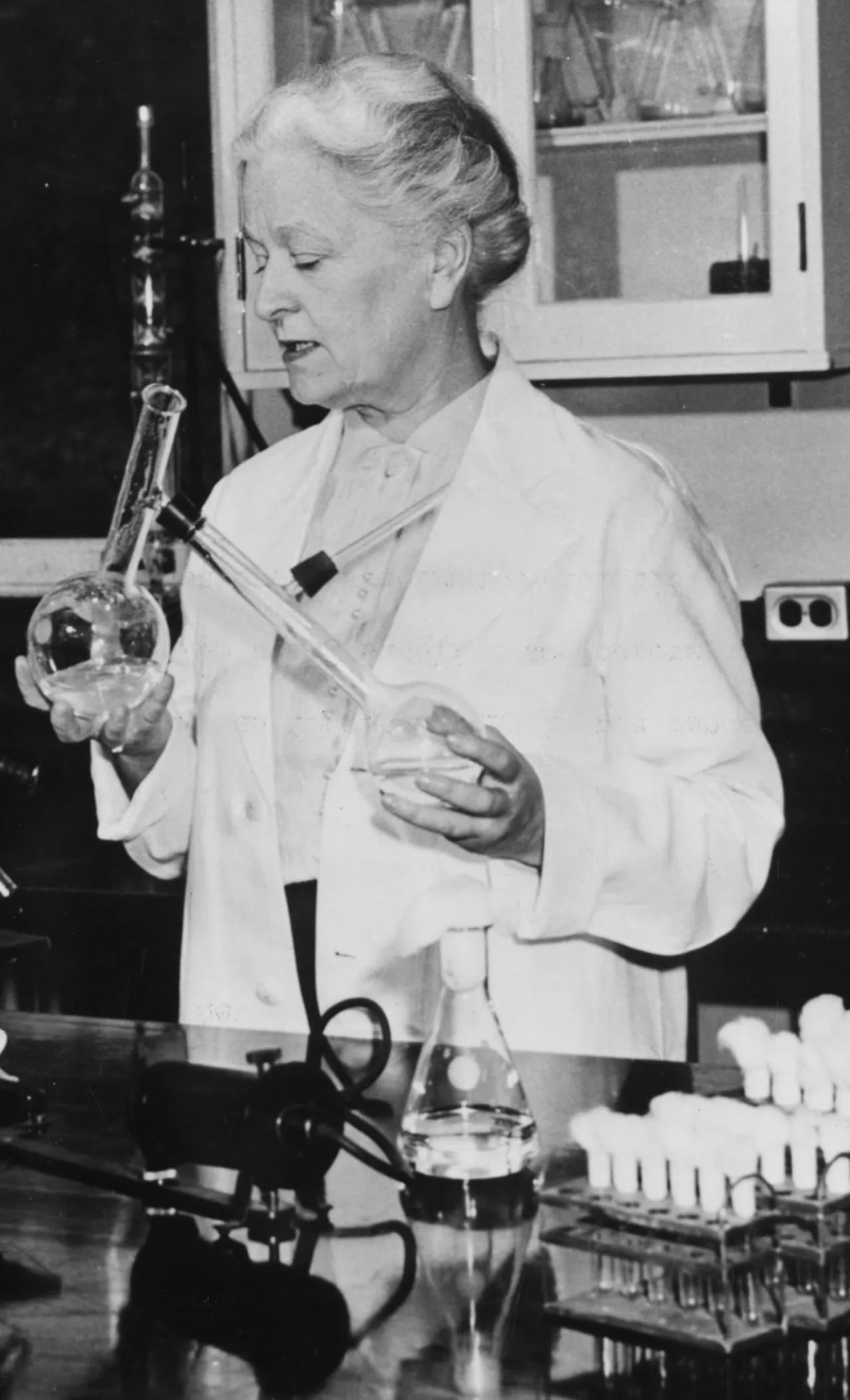 Portrait of Rachel Fuller Brown (1898–1980) – memorial page