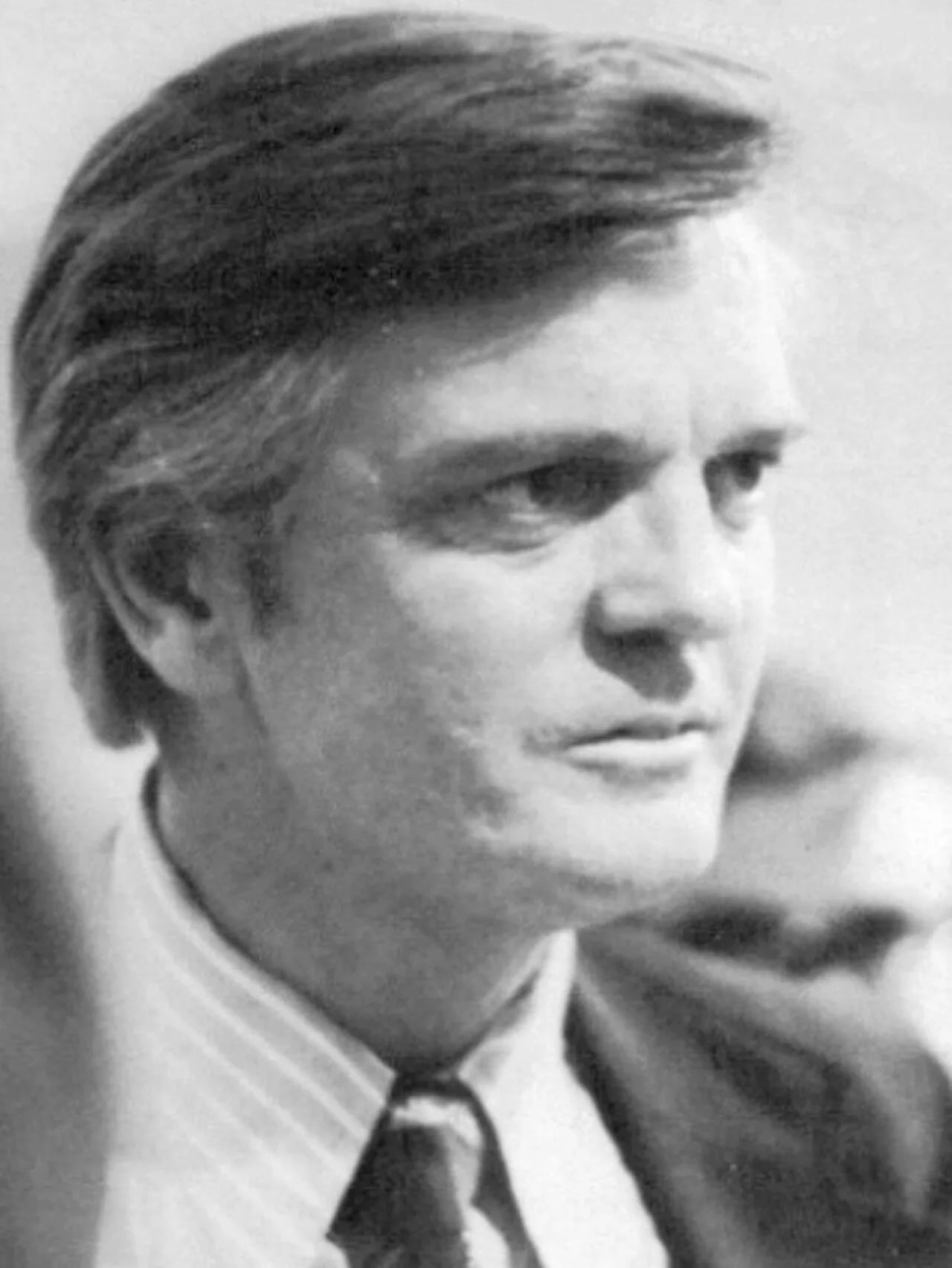 Portrait of Daniel Walker (1922–2015) – memorial page
