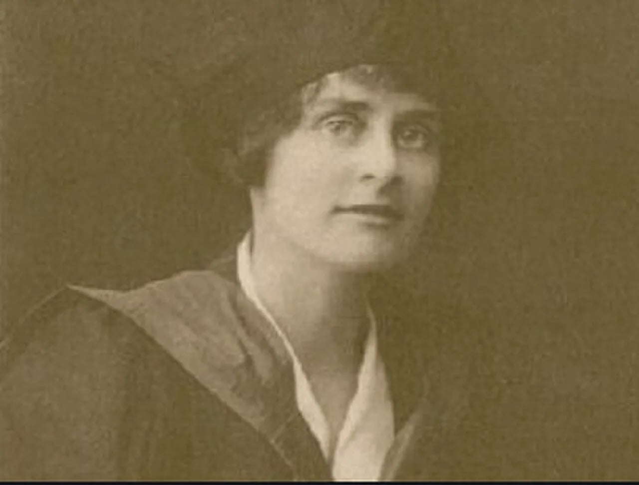 Portrait of Violet Mary Doudney (1898–1952) – memorial page