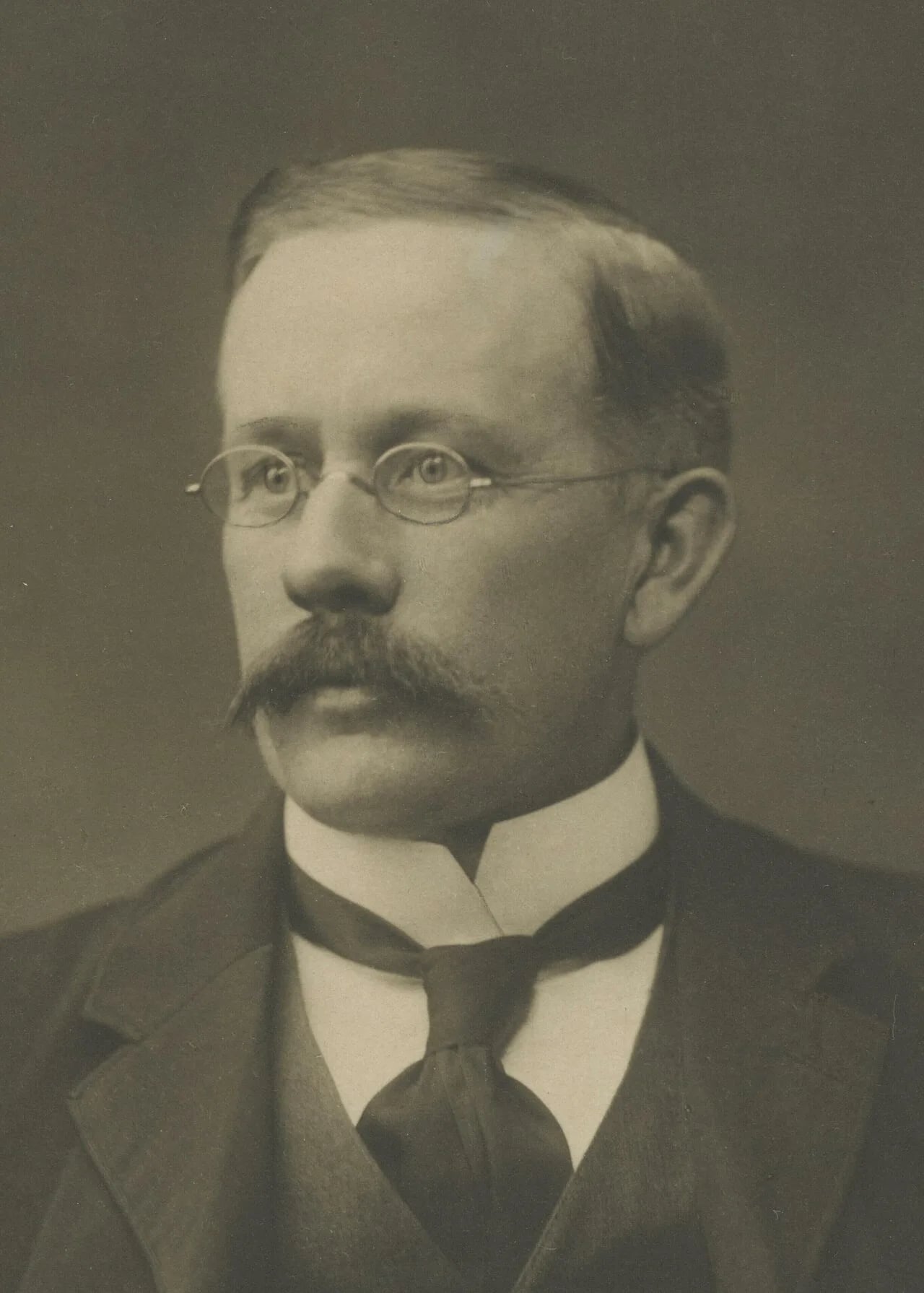 Portrait of Hugh Mahon (1857–1931) – memorial page