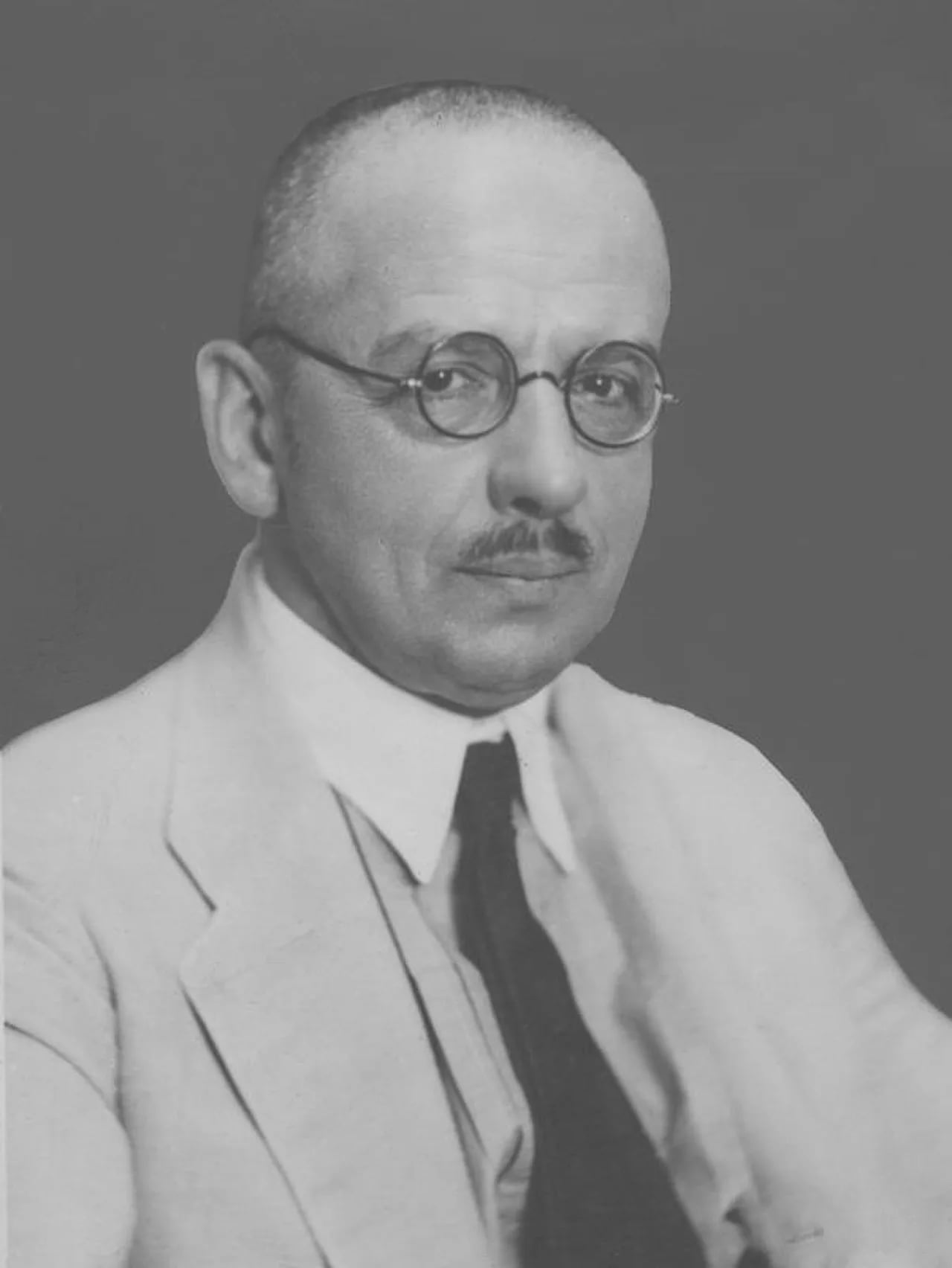 Portrait of Tytus Maksymilian Huber (1872–1950) – memorial page