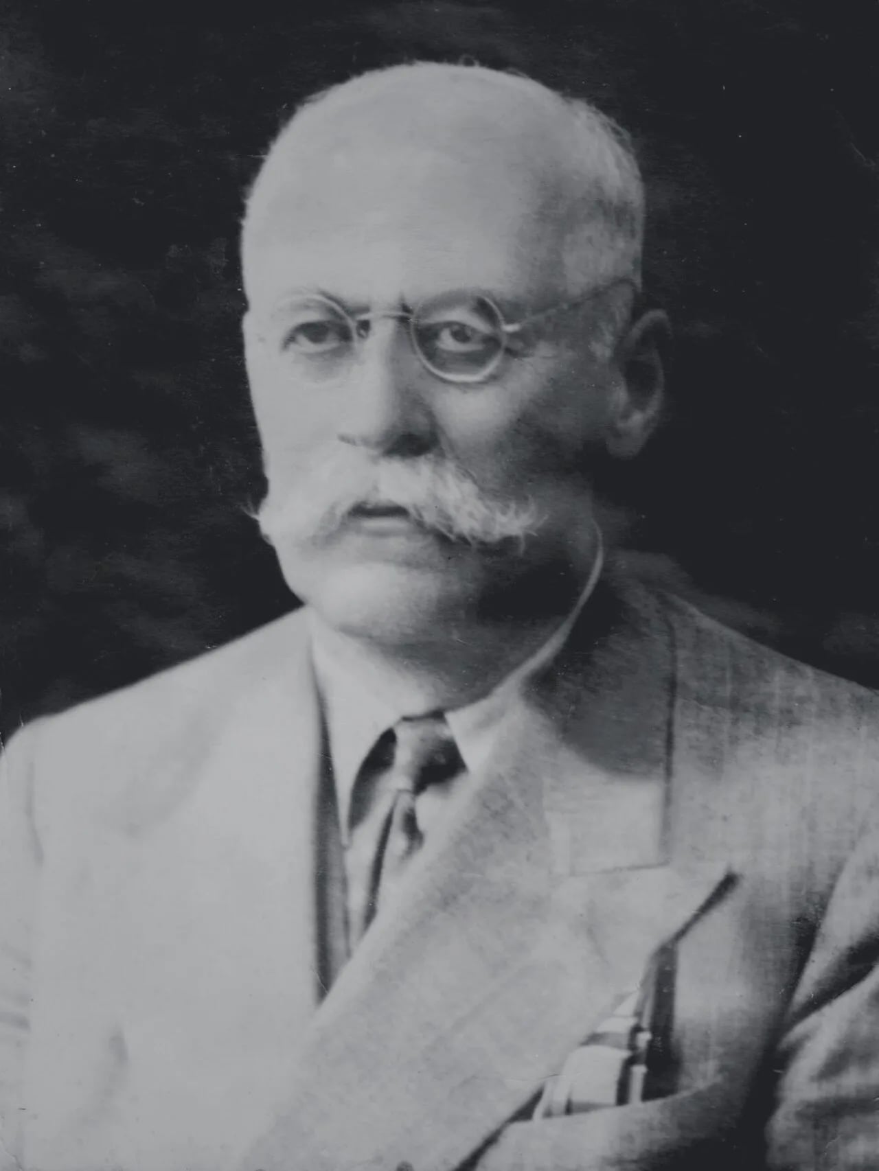 Porträt von Shefqet Daiu (1882–1946) – Gedenkseite