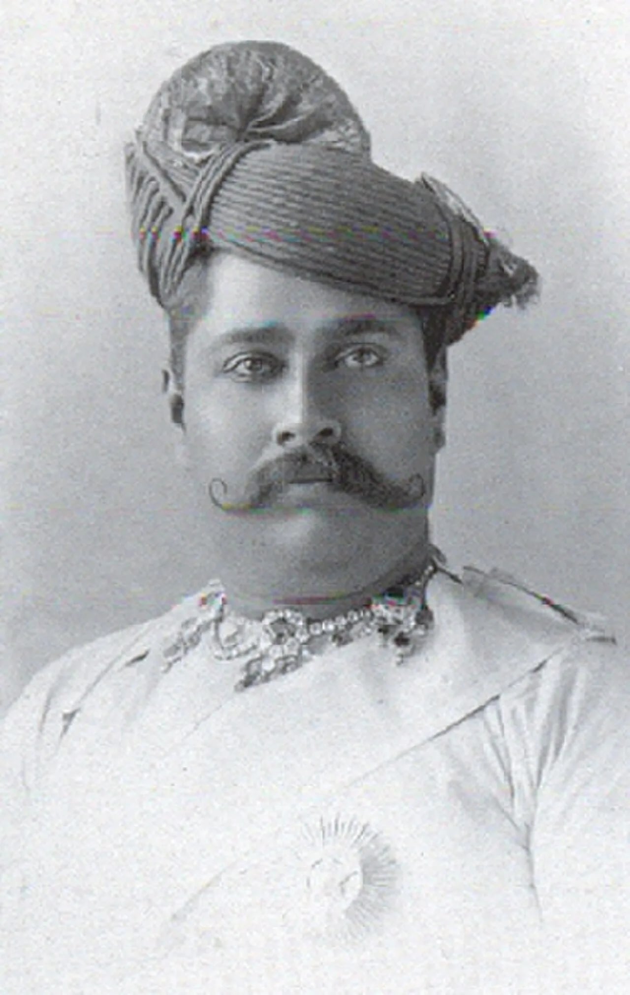 Porträt von Shivajirao Holkar (1859–1908) – Gedenkseite
