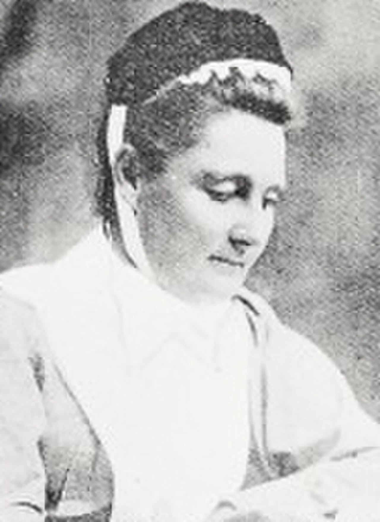 Portrait of Nurse Maude (1862–1935) – memorial page