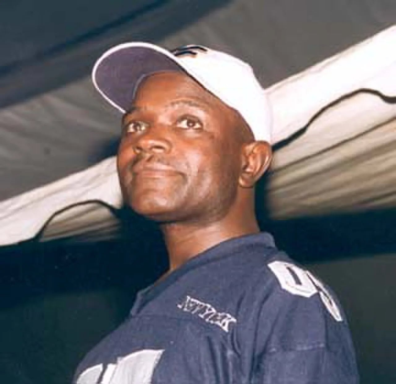 Porträt von Simon Chimbetu (1955–2005) – Gedenkseite