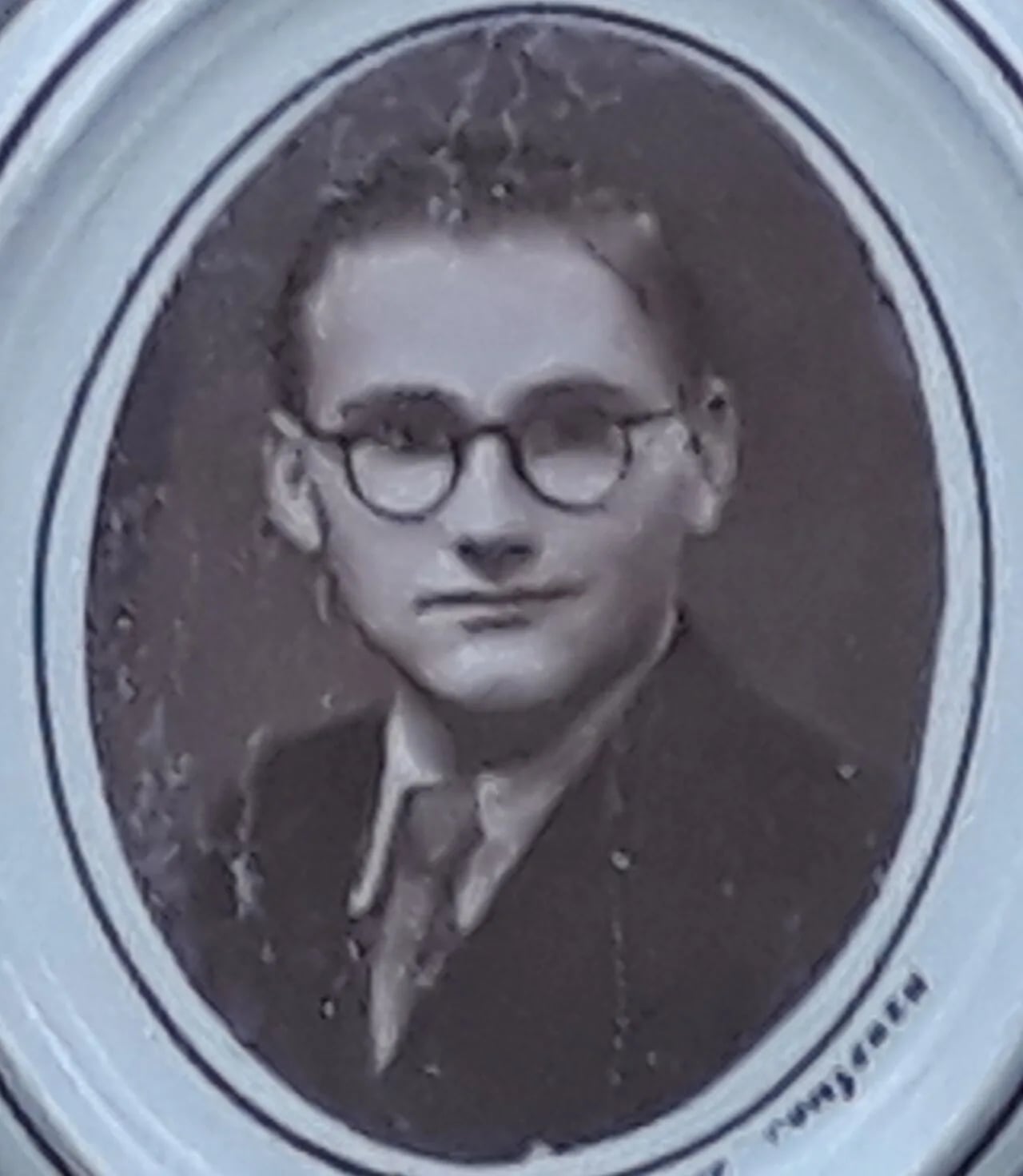 Portrait of Roger Martens (1922–1945) – memorial page