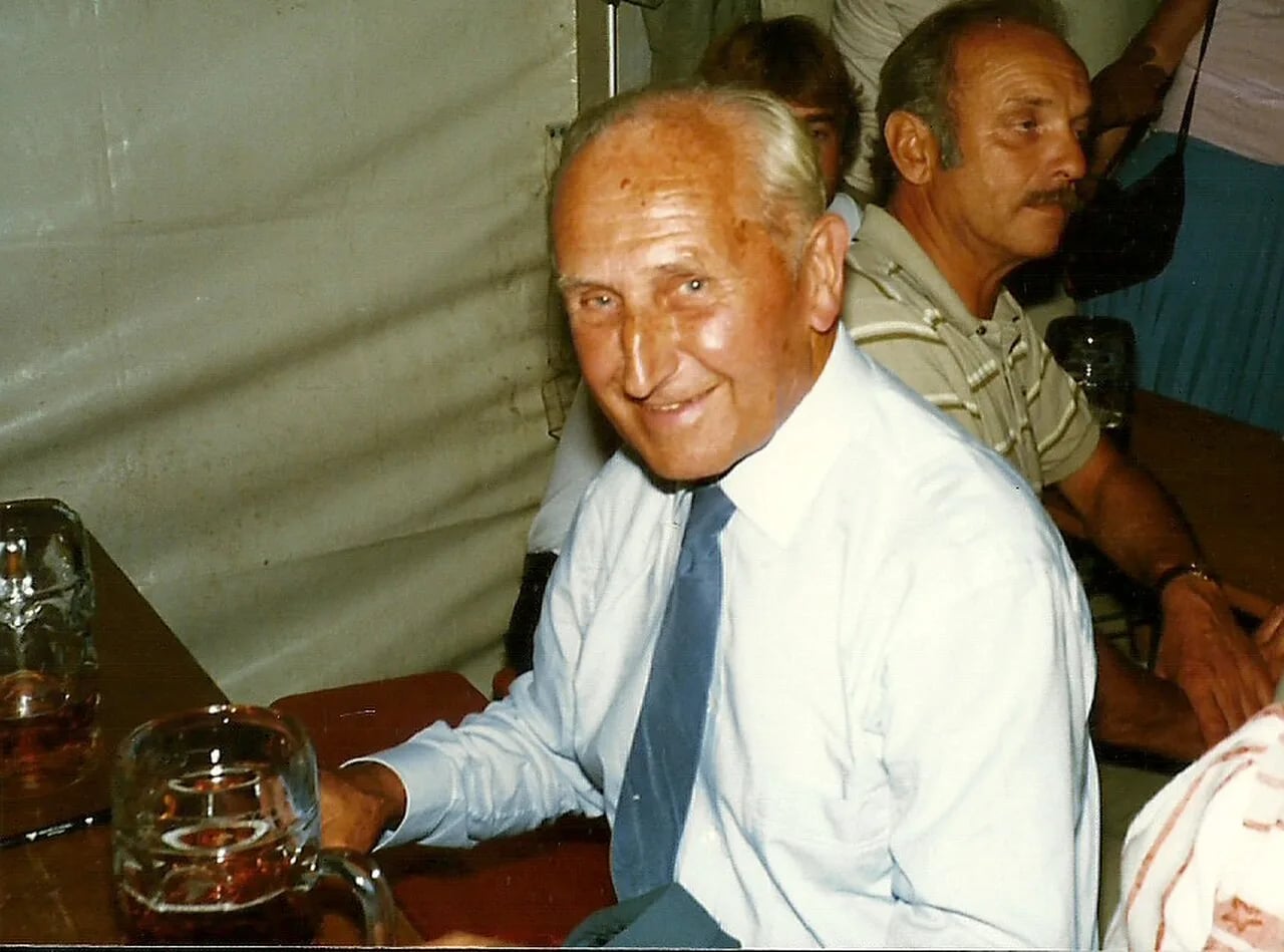 Porträt von Ernst Jakob Henne (1904–2005) – Gedenkseite