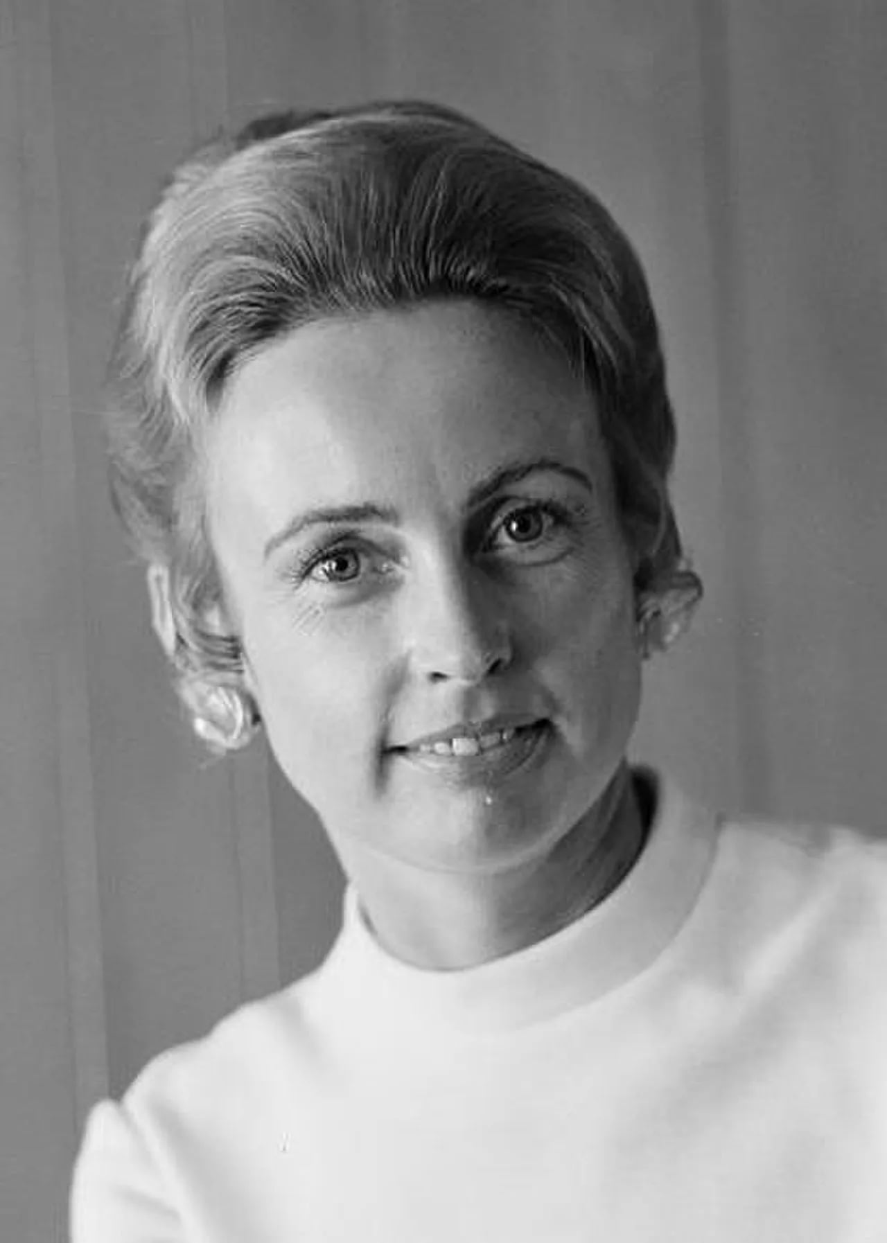 Porträt von Sonia McMahon (1932–2010) – Gedenkseite
