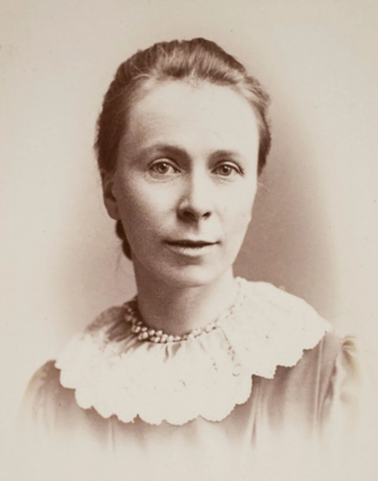 Portrait of Sophie Bryant (1850–1922) – memorial page