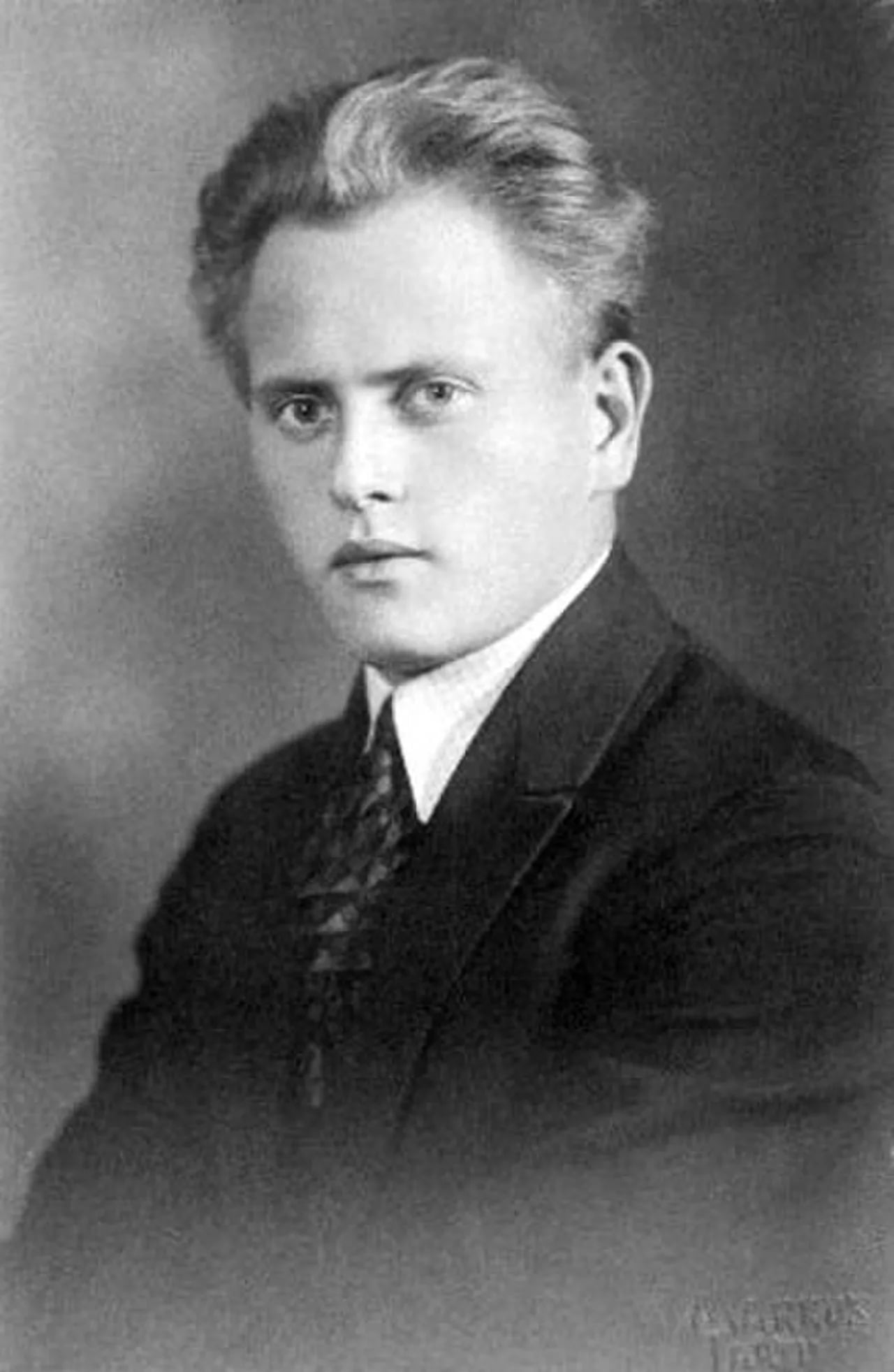 Portrait of August Jakobson (1904–1963) – memorial page