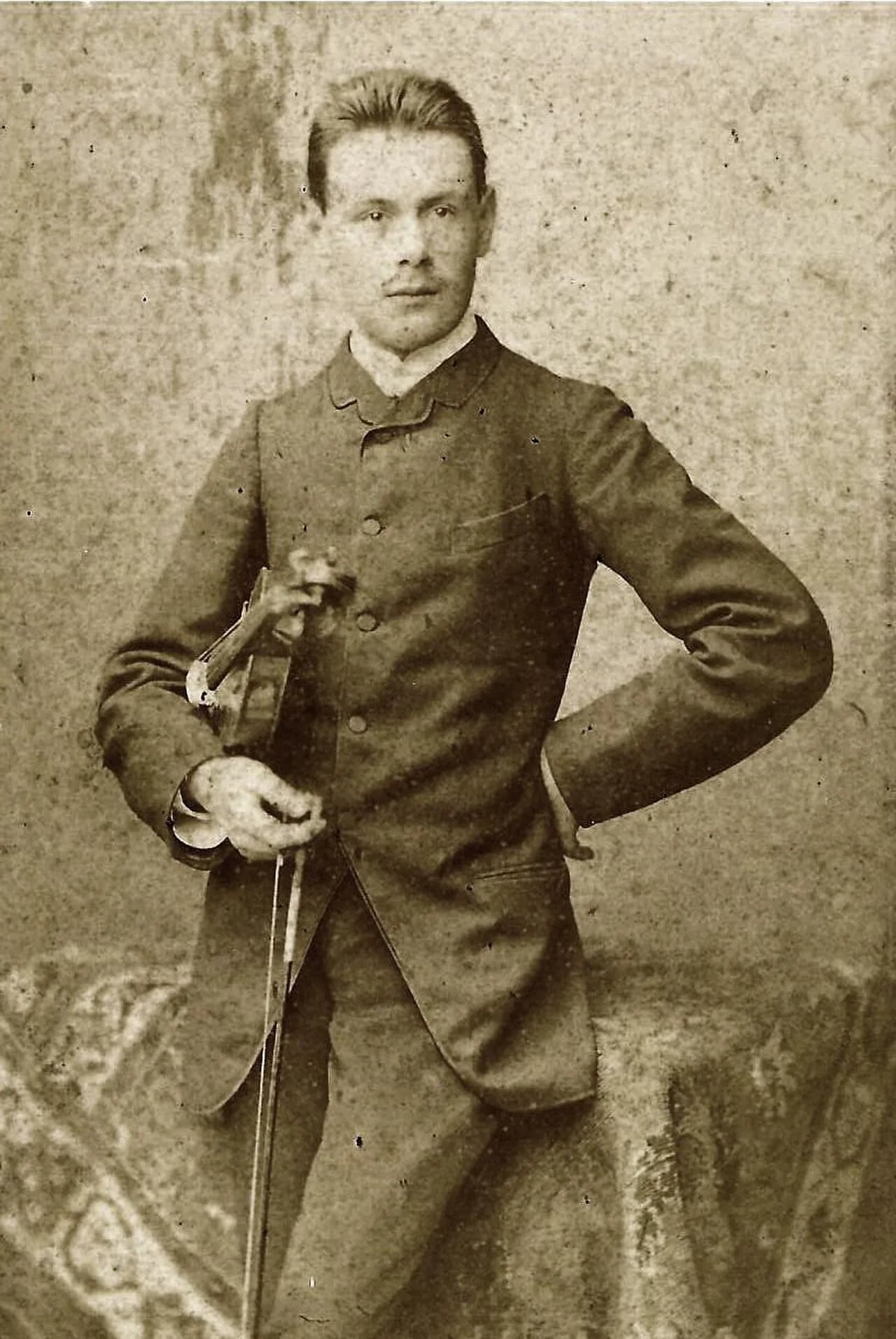 Portrait of August Junker (1868–1944) – memorial page