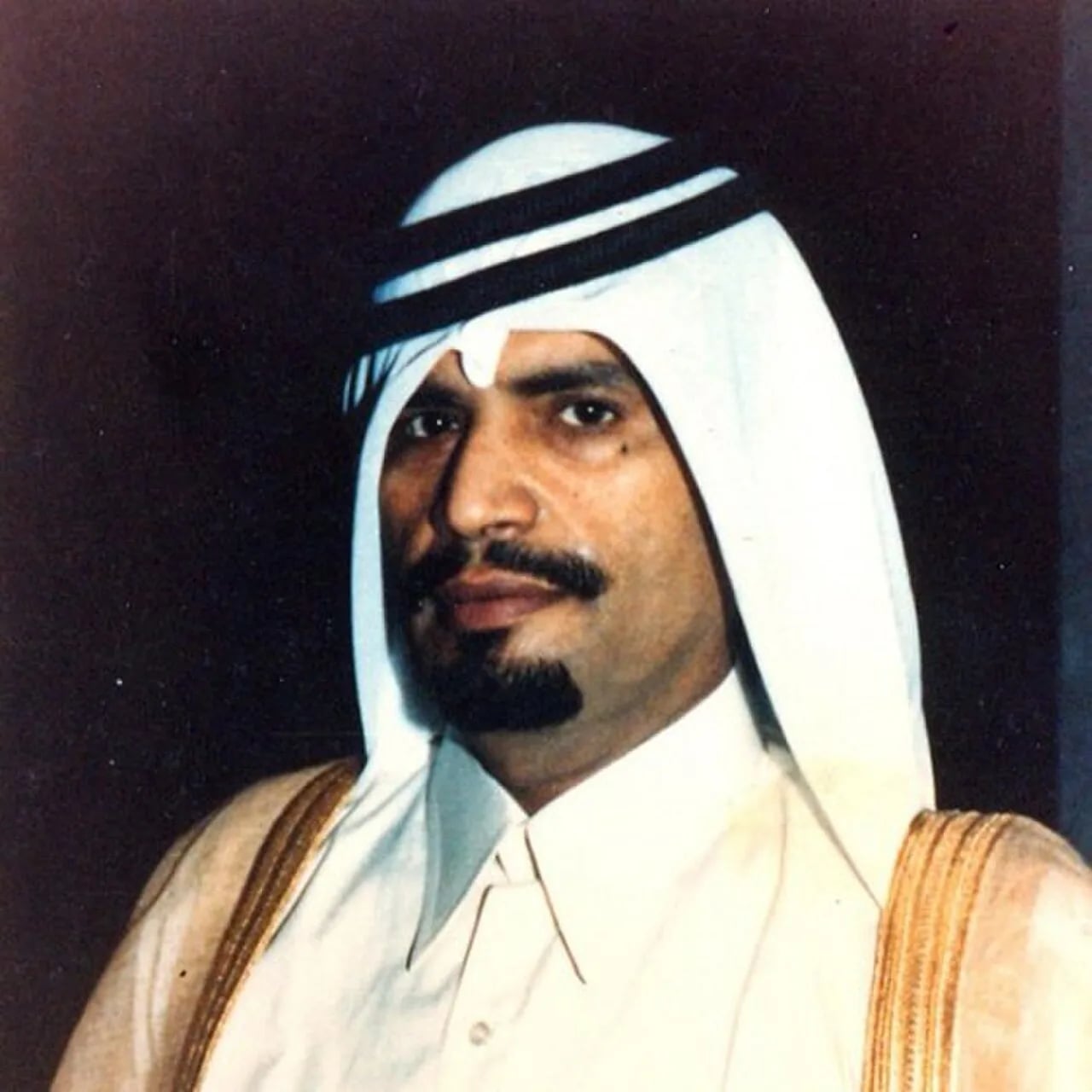 Porträt von Suhaim bin Hamad Al Thani (1933–1985) – Gedenkseite
