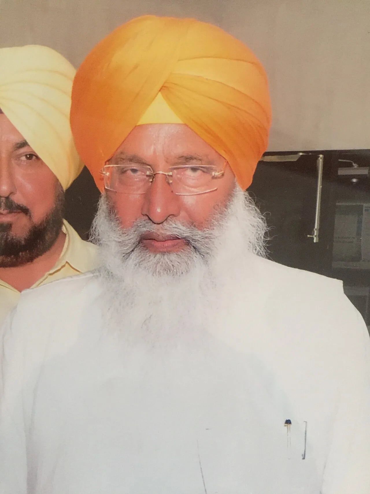 Porträt von Sukhdev Singh Dhindsa (1936–2025) – Gedenkseite