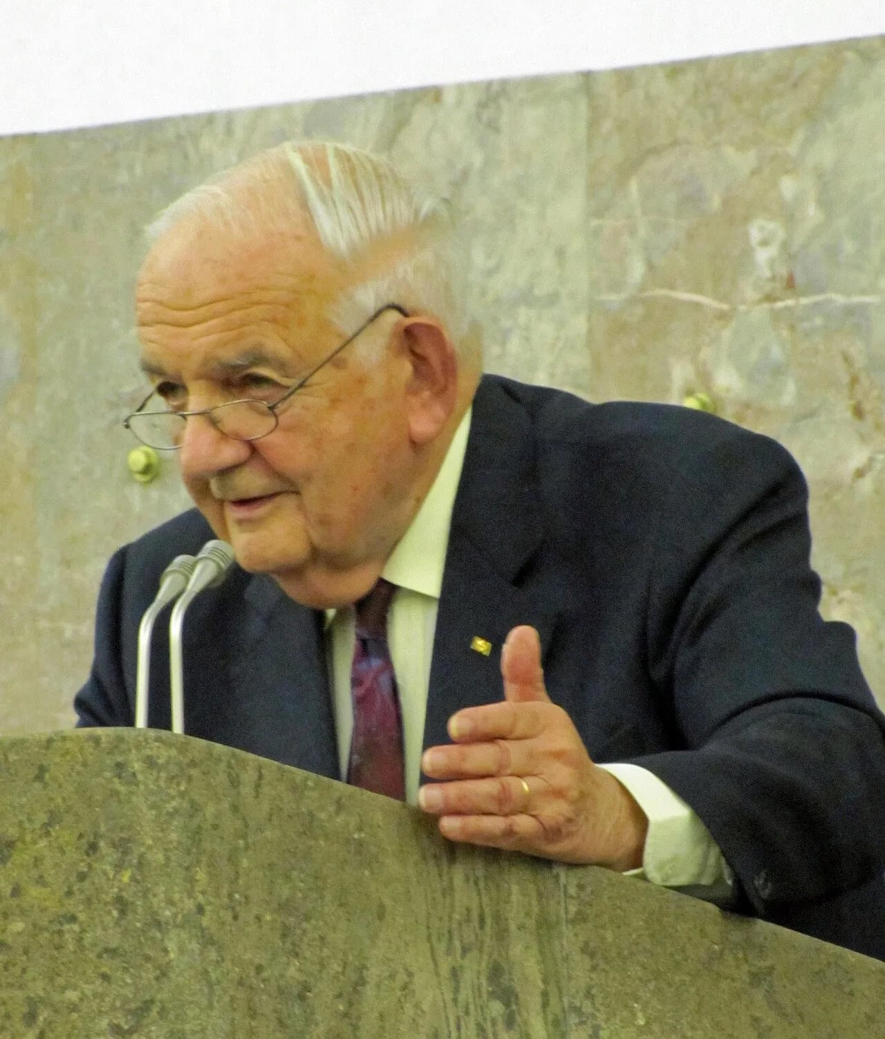 Porträt von Alfred Grosser (1925–2024) – Gedenkseite