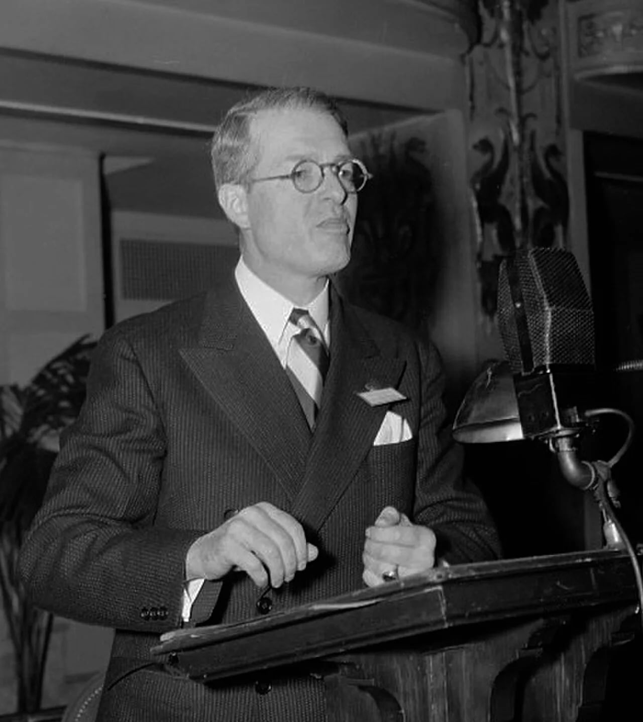 Portrait of Luther Gulick (1892–1993) – memorial page