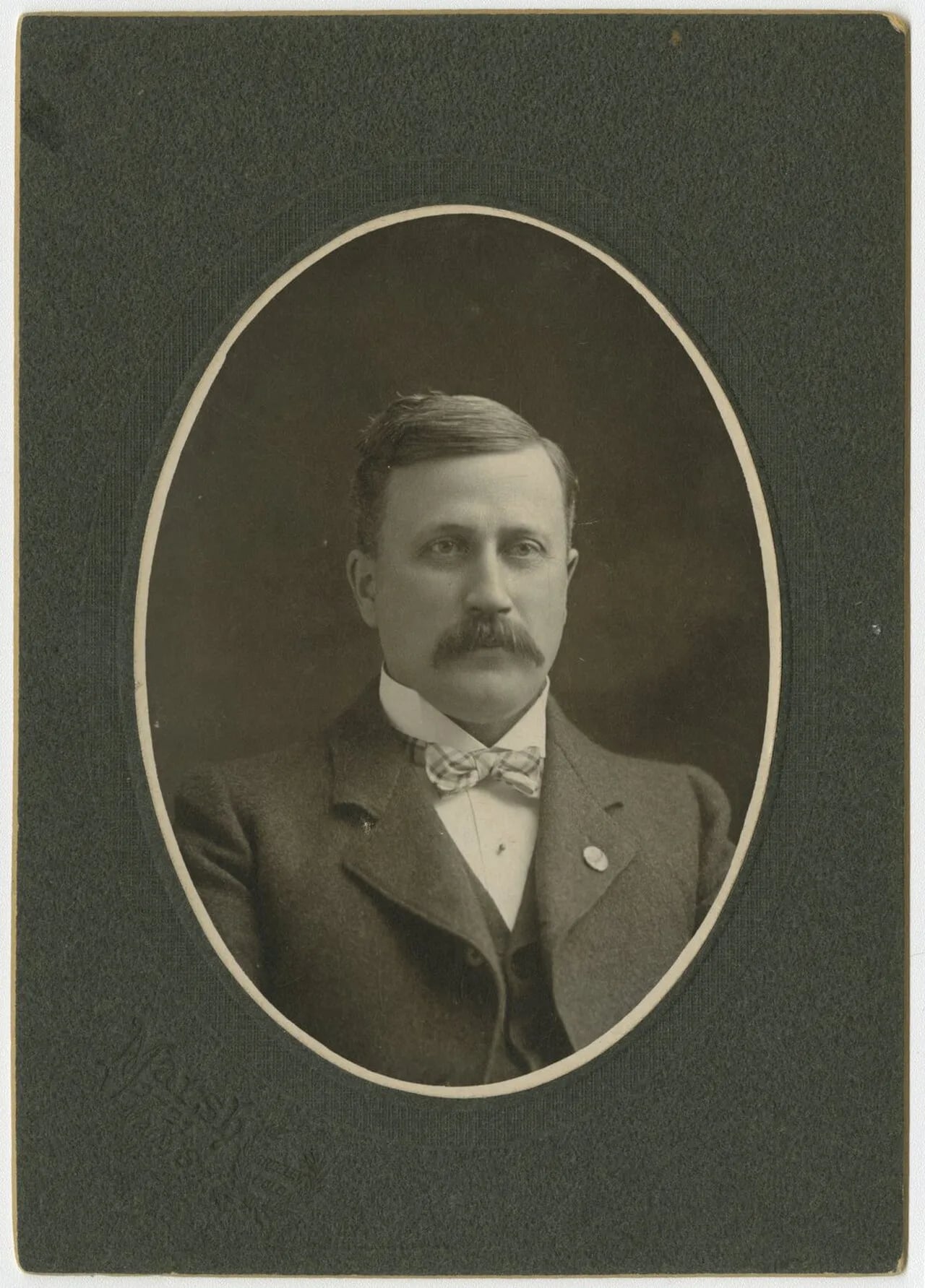 Porträt von Hubert Reynolds (1860–1938) – Gedenkseite