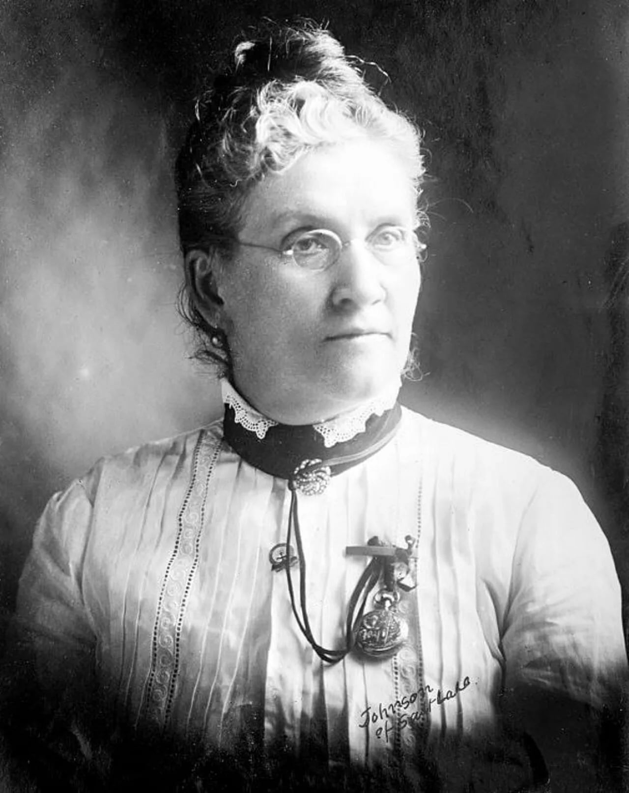 Portrait of Susa Young Gates (1856–1933) – memorial page